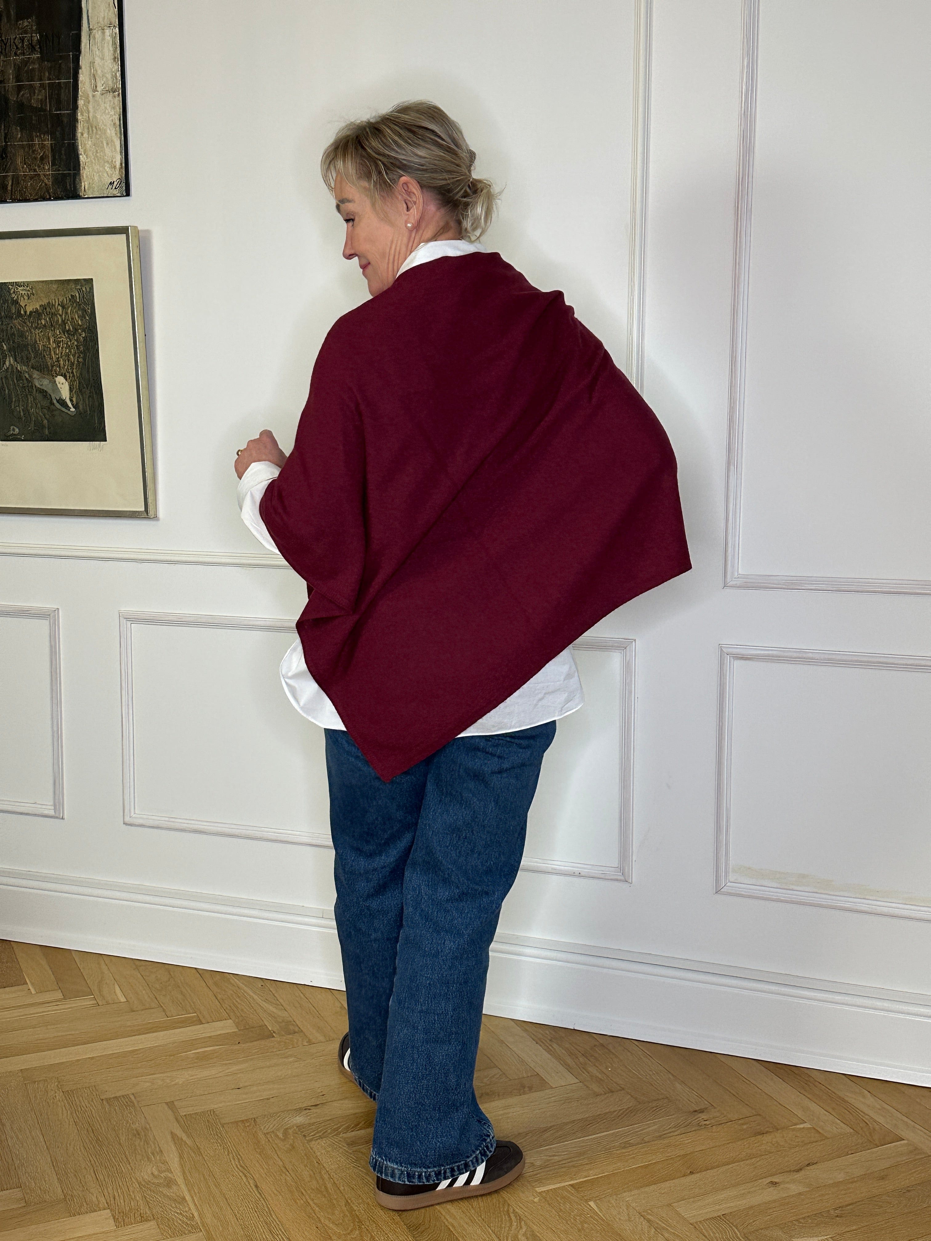 Poncho i 10% cashmere - Vinrød Uldplaiden.dk