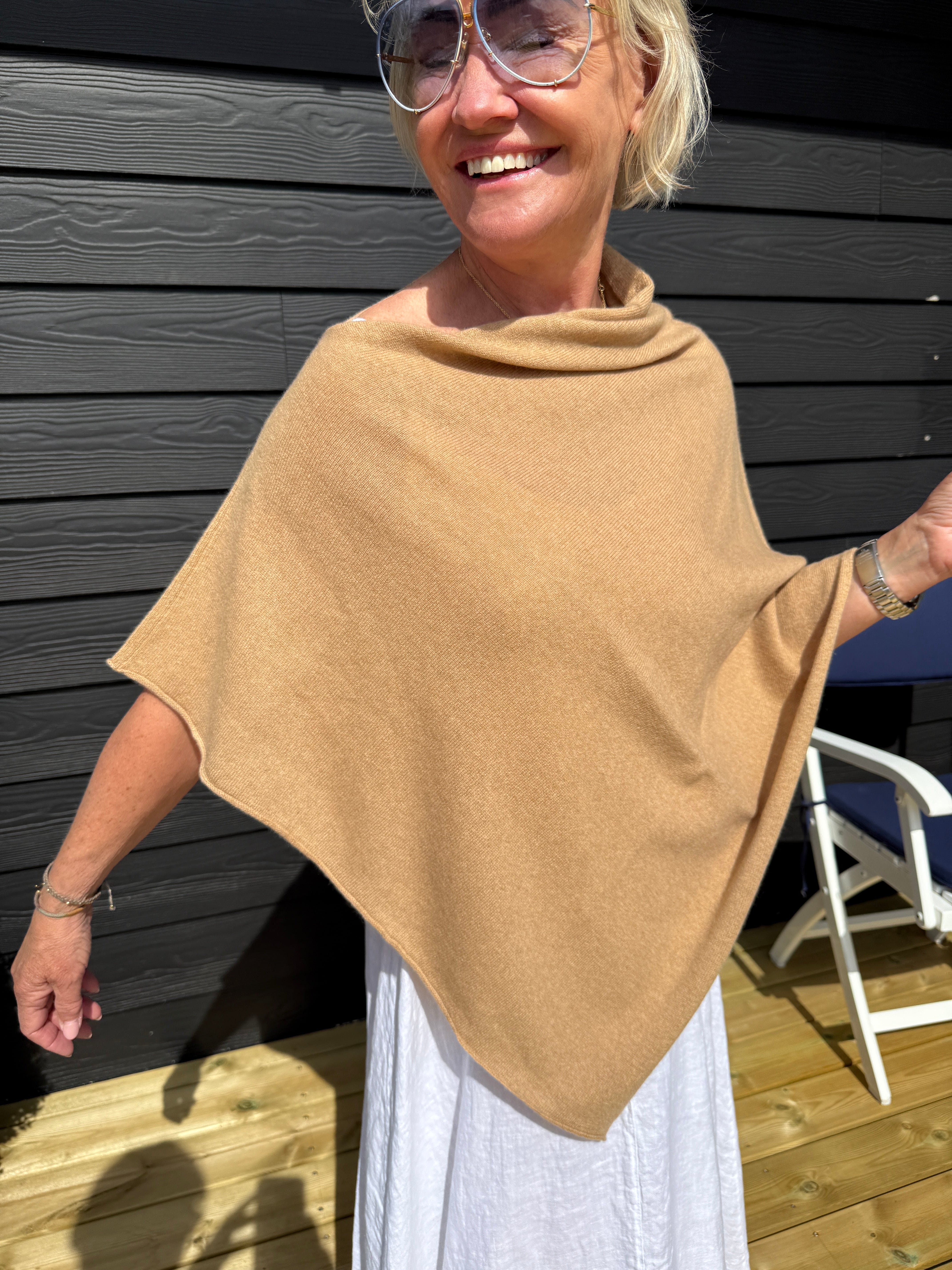 Poncho i 100% cashmere - Camel Uldplaiden.dk