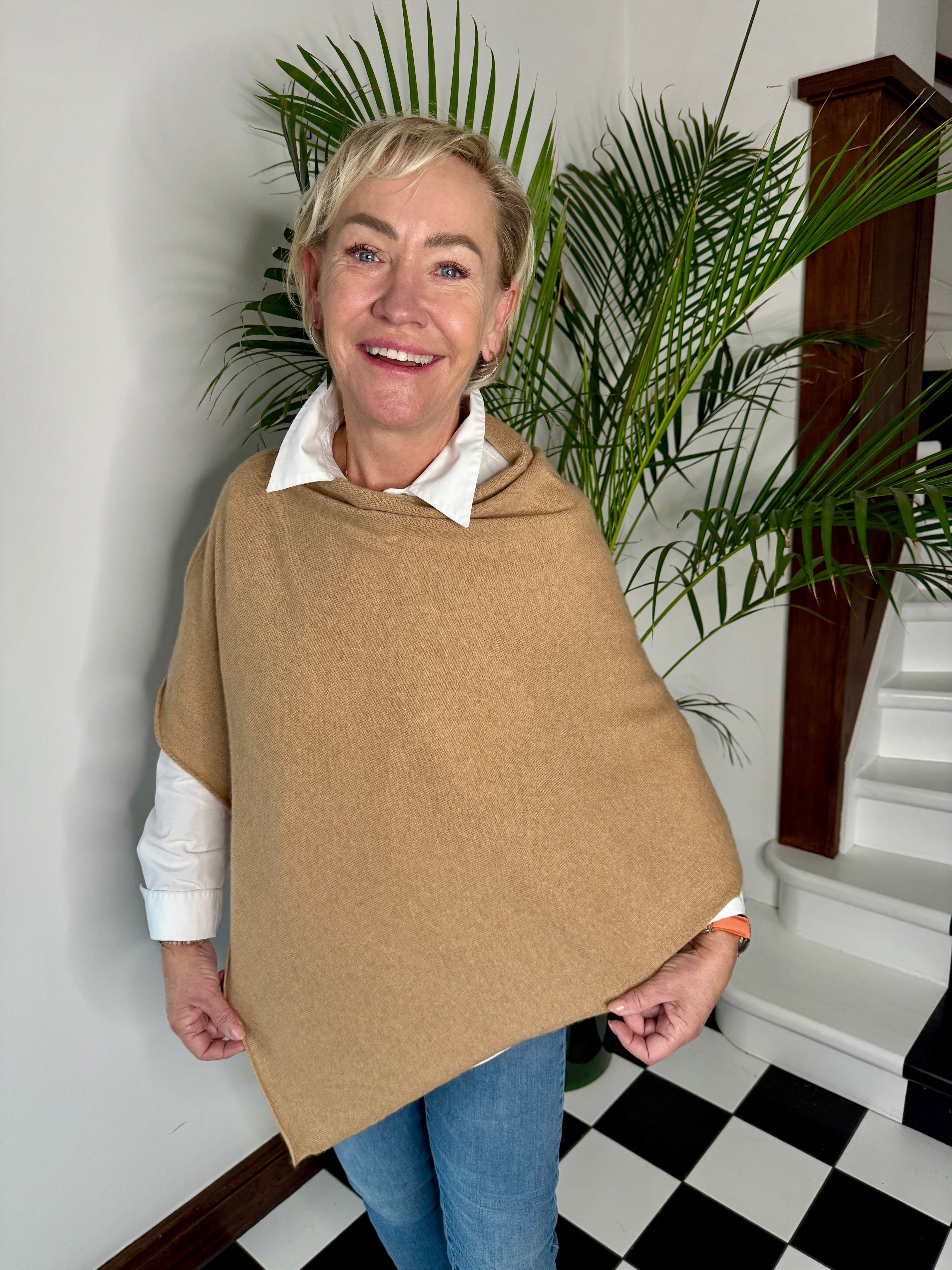 Poncho i 100% cashmere - Camel Uldplaiden.dk