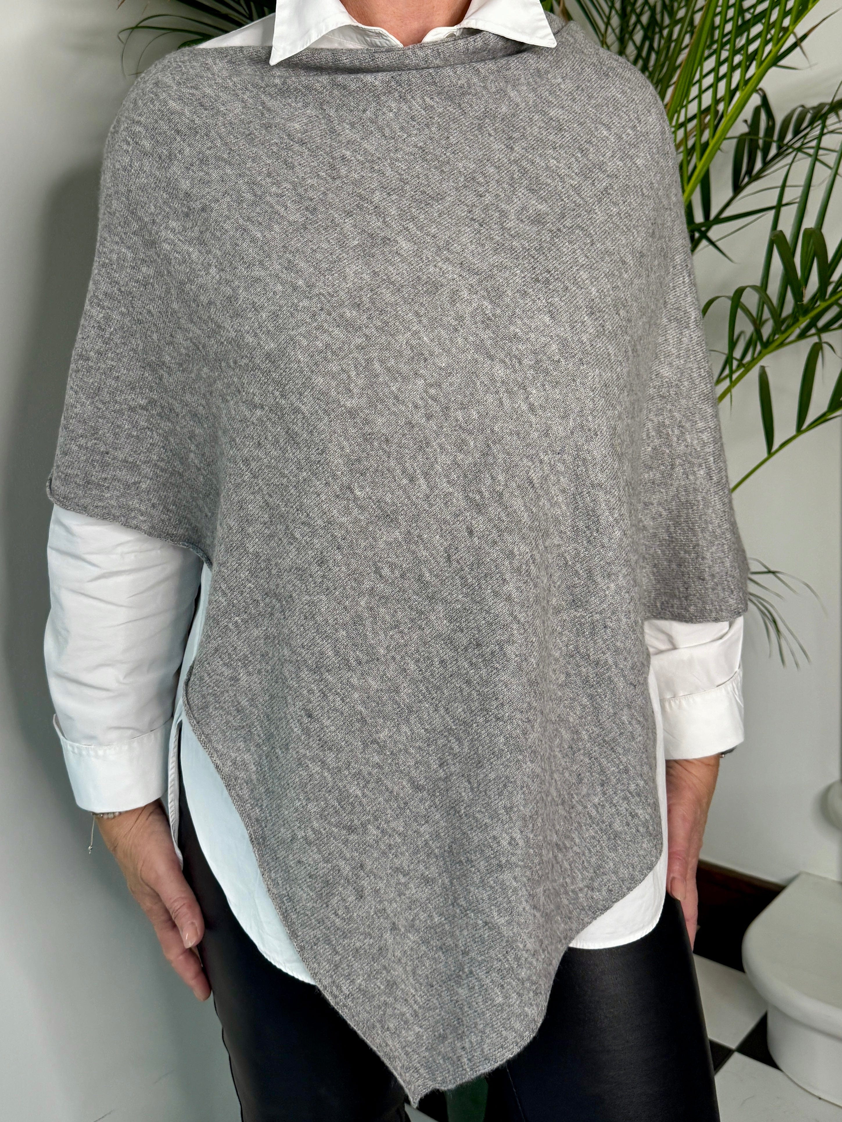 Poncho i 100% cashmere - Grå Uldplaiden.dk