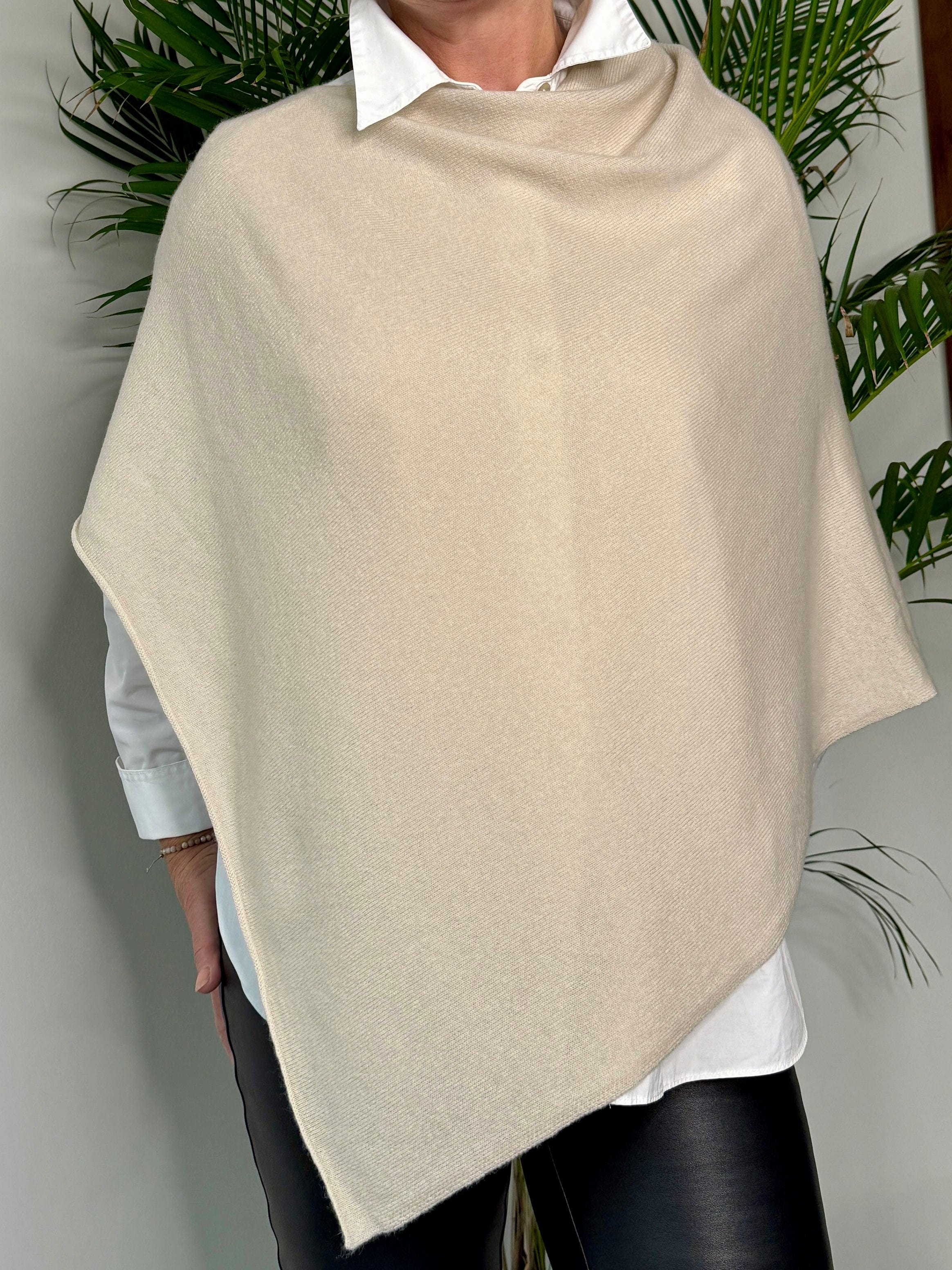 Poncho i 100% cashmere - Sandshell Uldplaiden.dk
