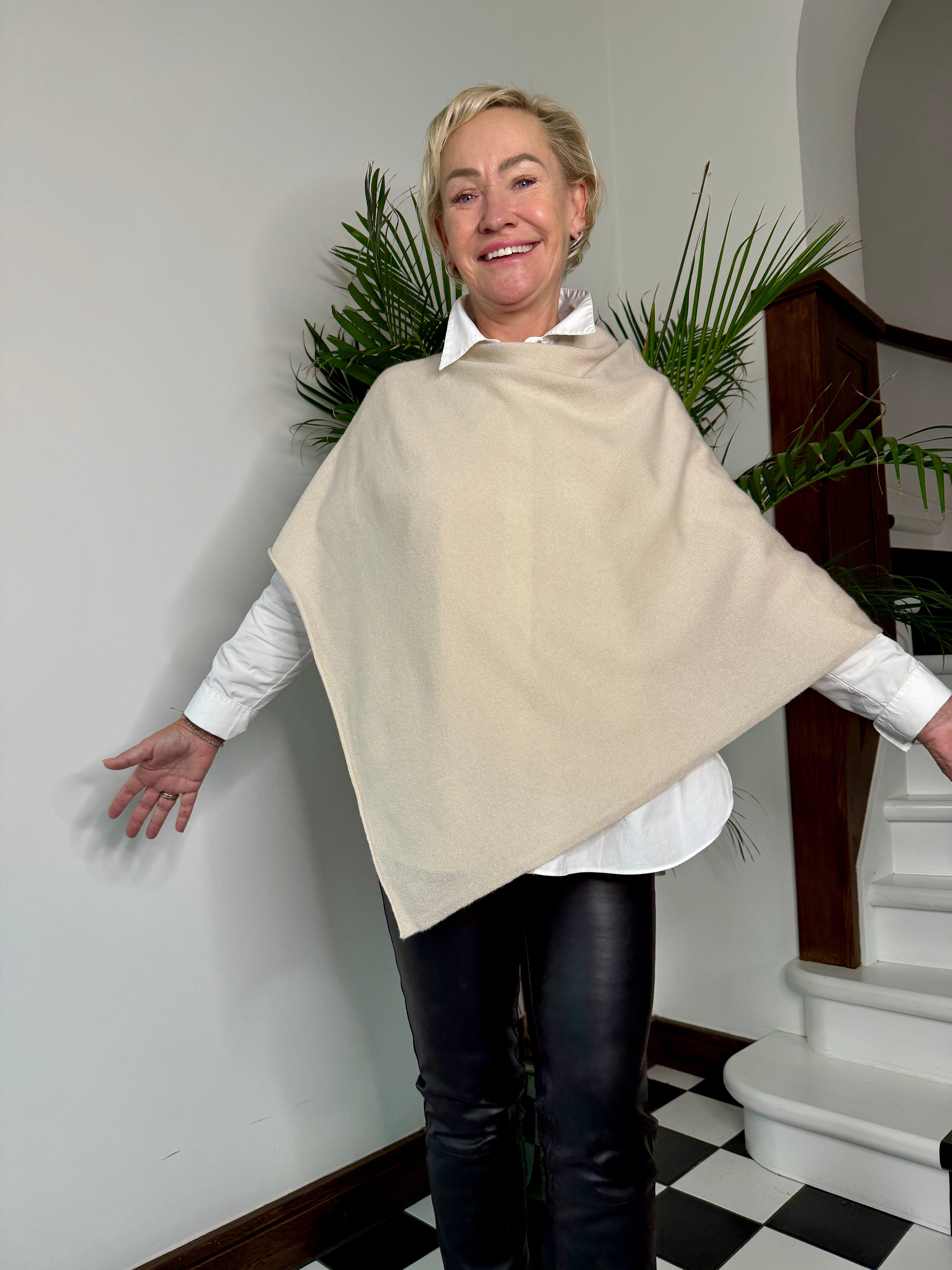 Poncho i 100% cashmere - Sandshell Uldplaiden.dk