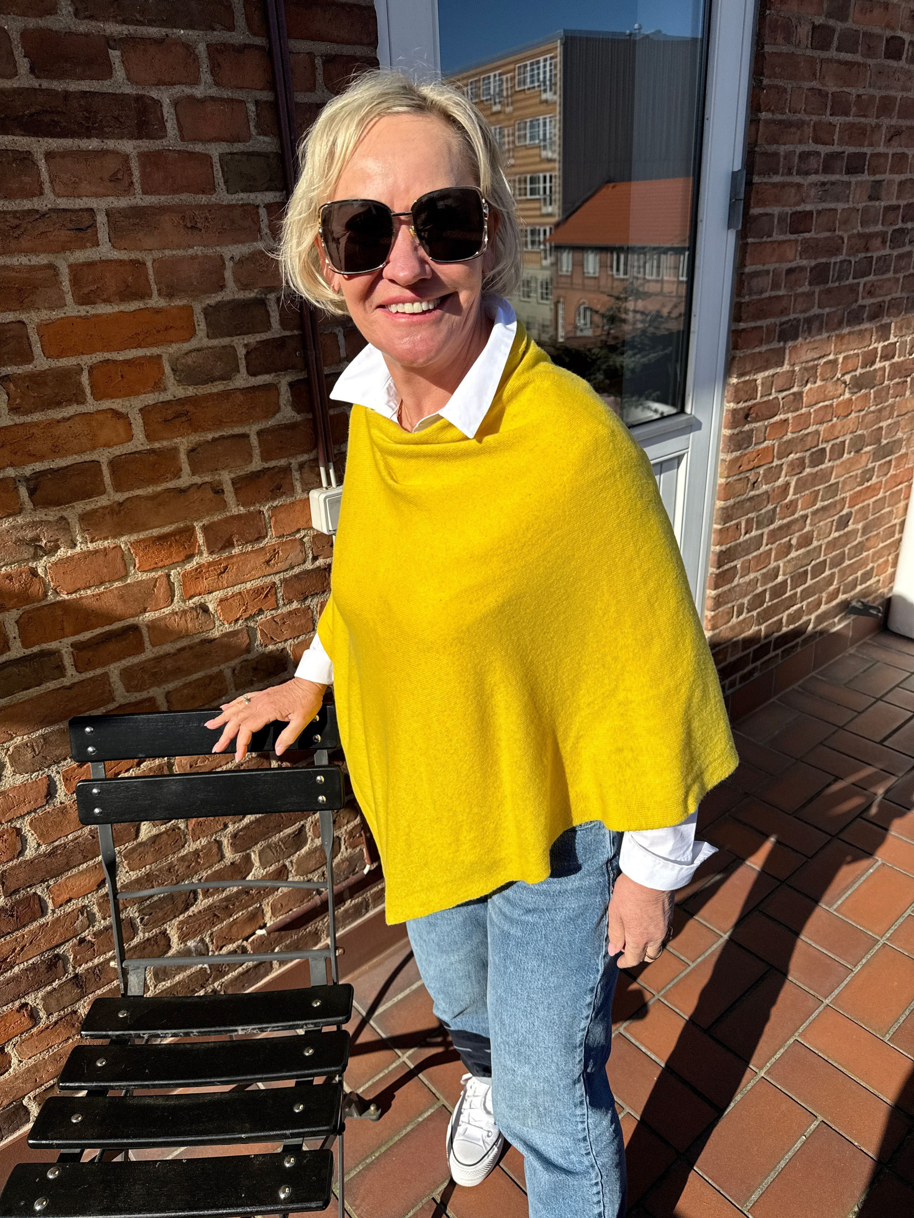 Poncho i 5% cashmere - Gul Uldplaiden.dk