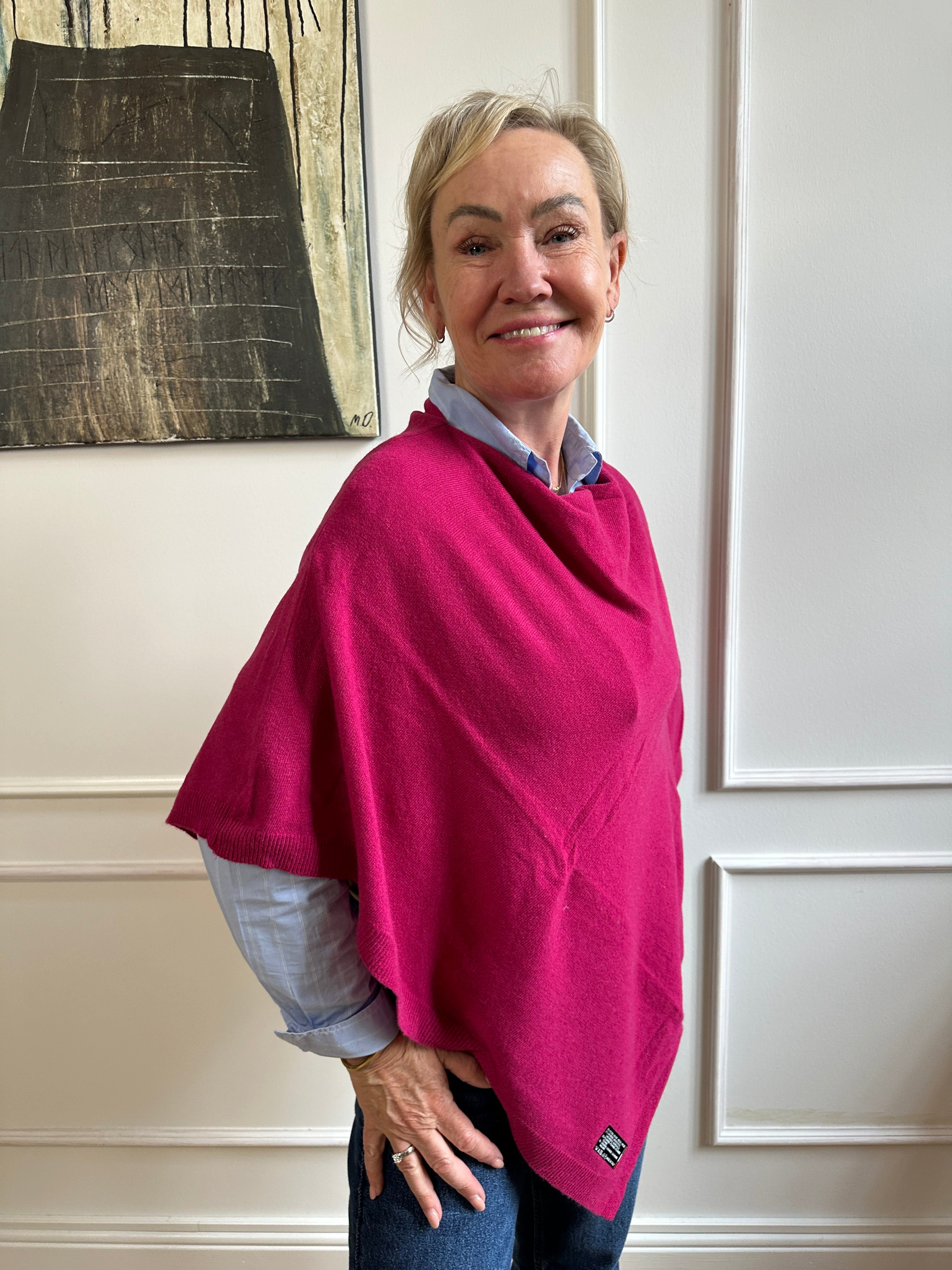 Poncho i 5% cashmere - Mørk pink Uldplaiden.dk