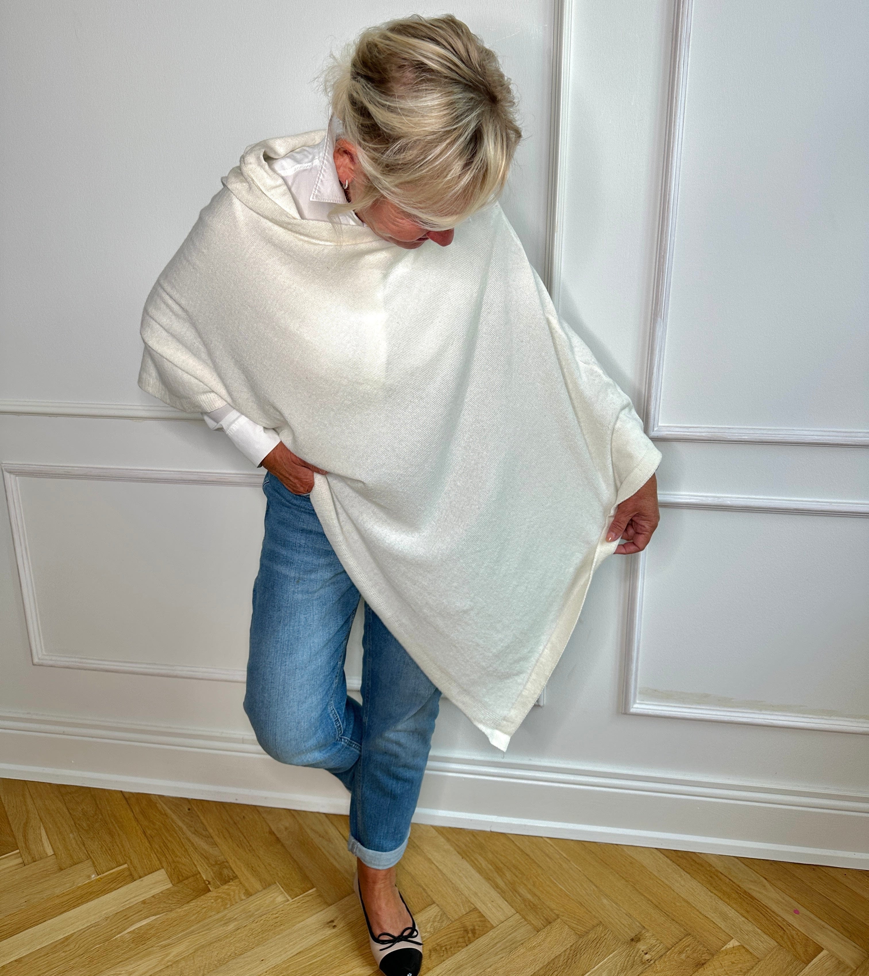 Poncho i 5% cashmere - Off white Uldplaiden.dk