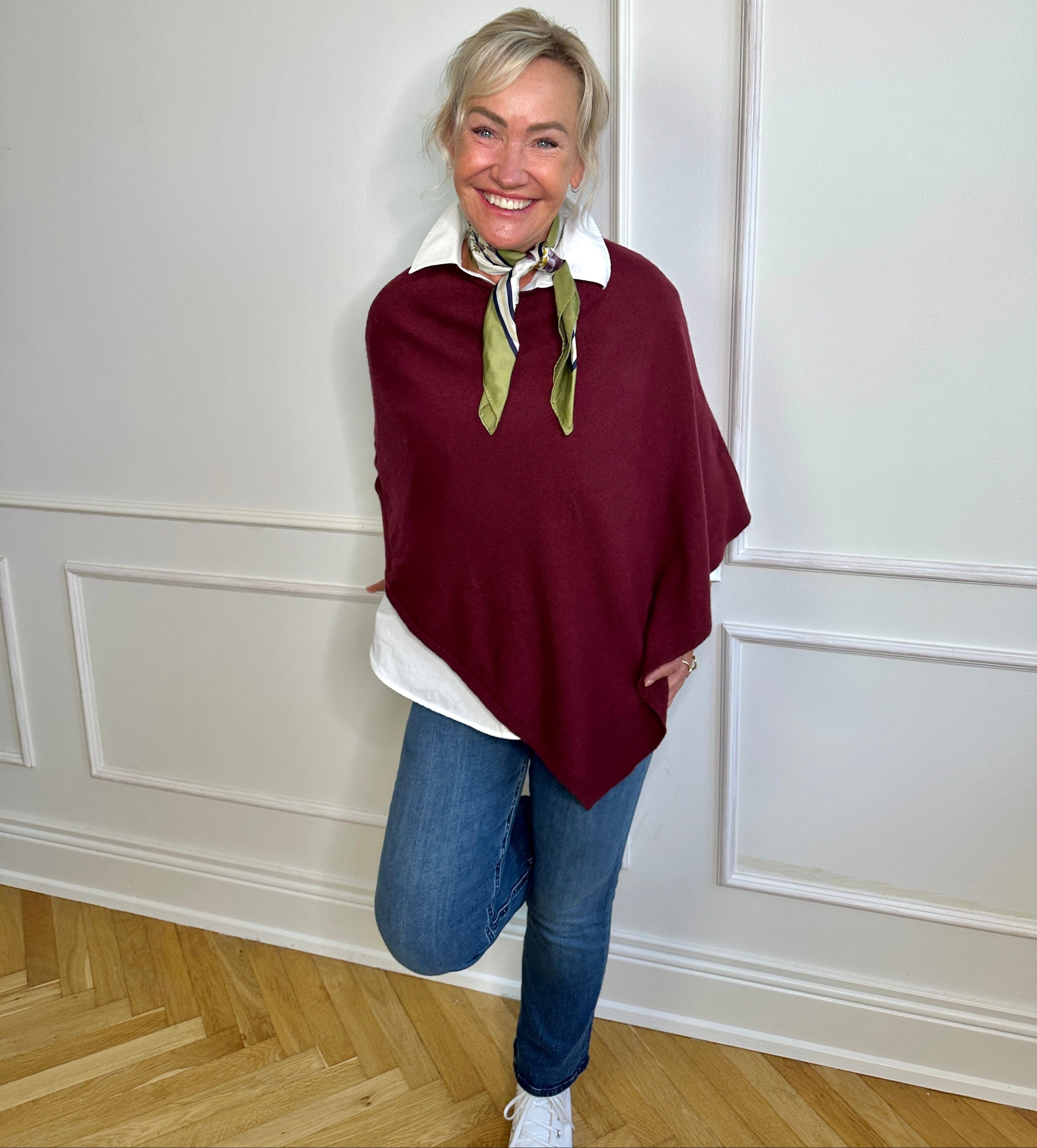 Poncho i 5% cashmere - vinrød Uldplaiden.dk