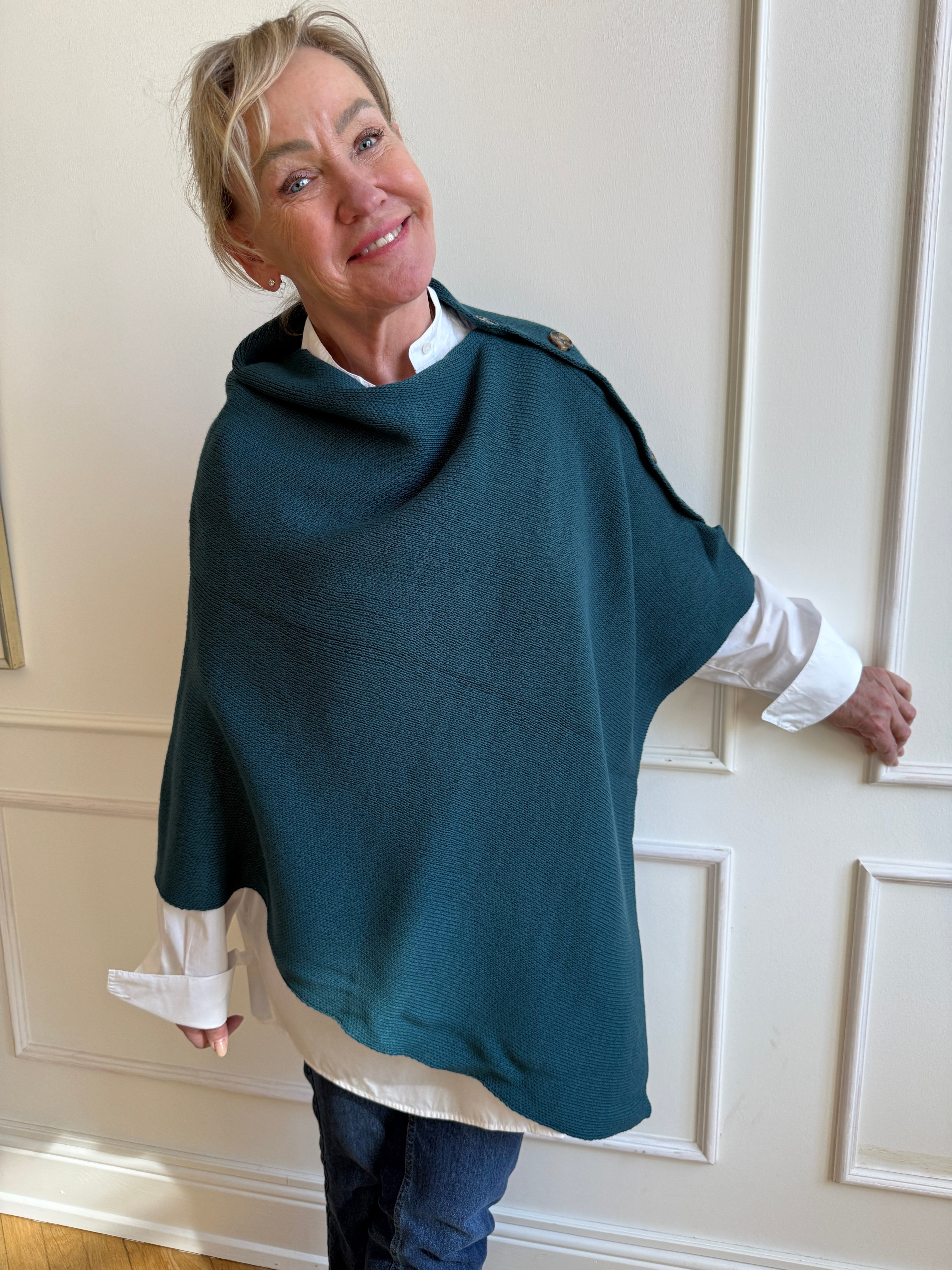 Poncho med knapper - blågrøn Uldplaiden.dk