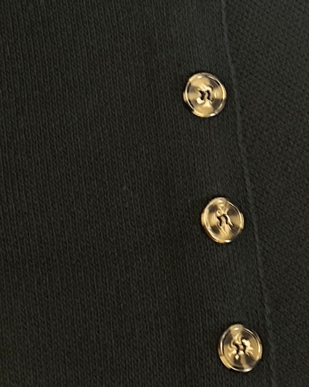 Poncho med knapper - sort Uldplaiden.dk