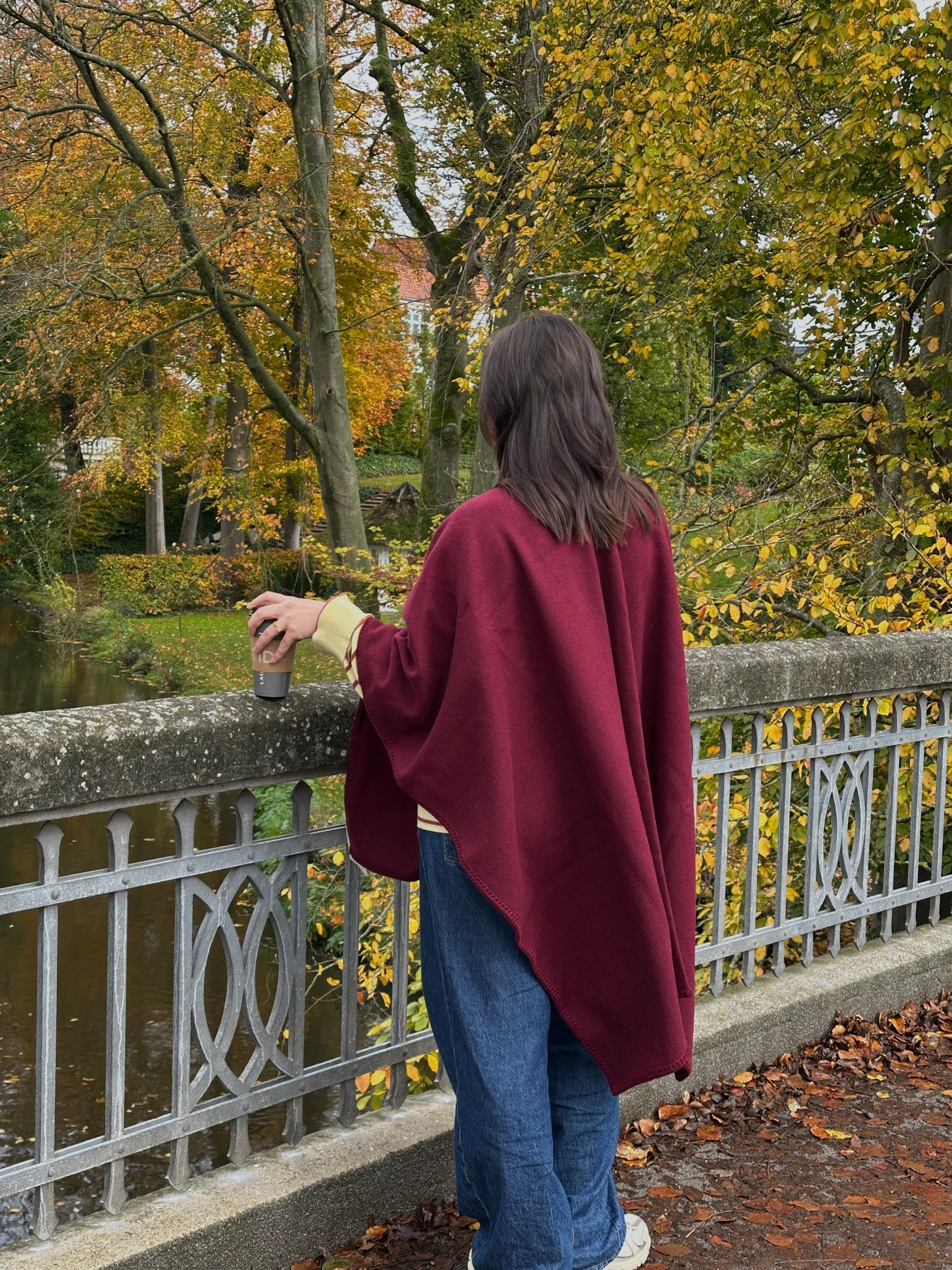 Poncho i 100% merinould - Bordeaux Poncho Uldplaiden.dk