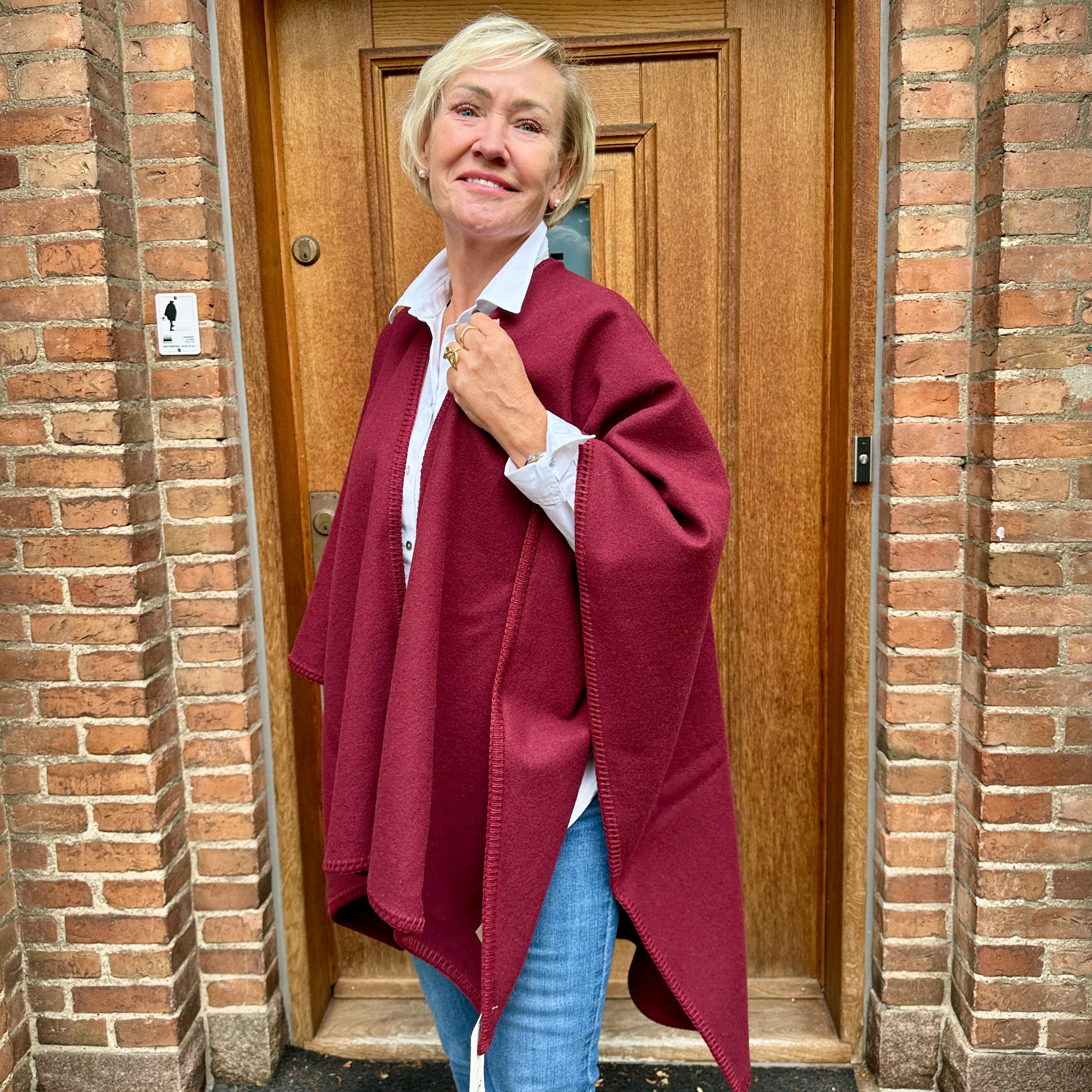 Poncho i 100% merinould - Bordeaux Poncho Uldplaiden.dk