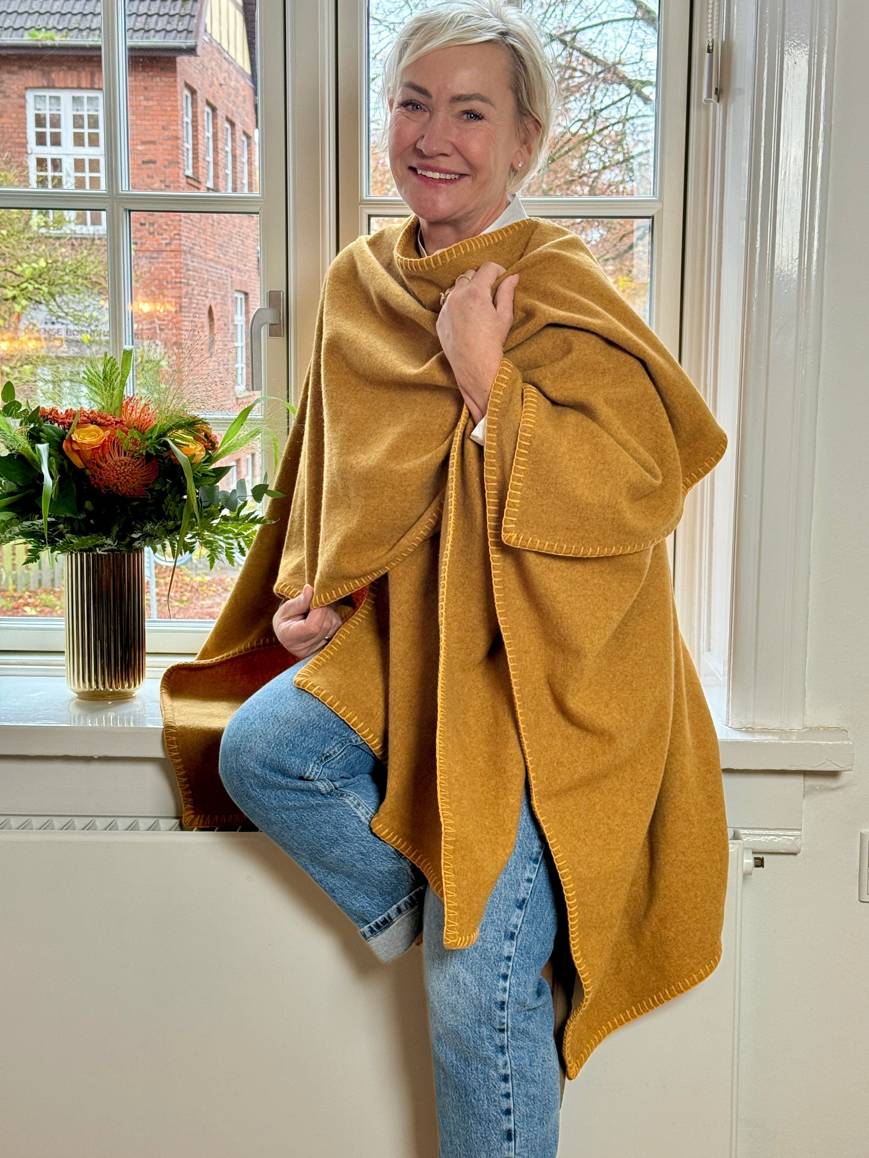 Poncho i 100% merinould - Gul Poncho Uldplaiden.dk
