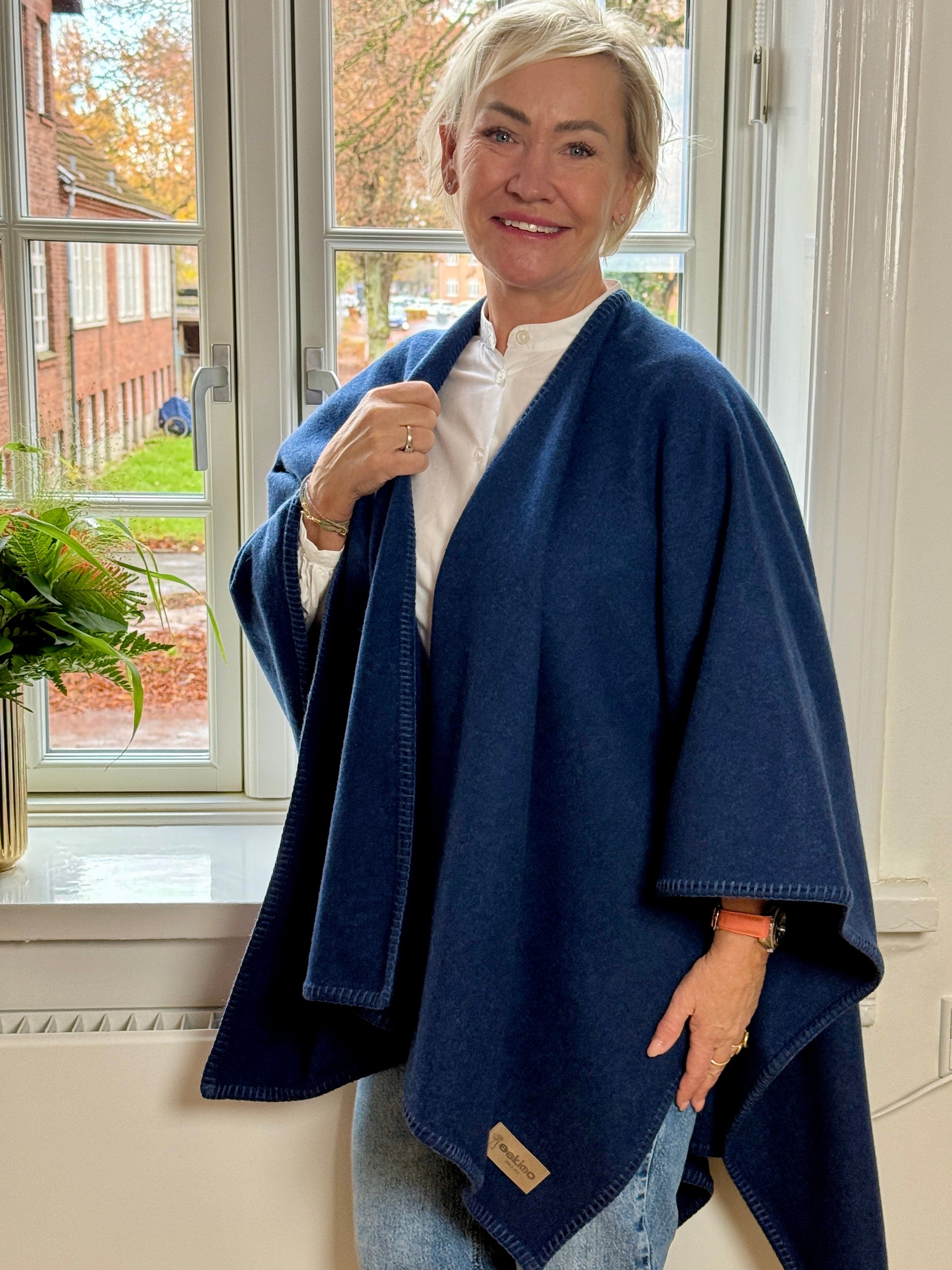 Poncho i 100% merinould - Mørkeblå Poncho Uldplaiden.dk