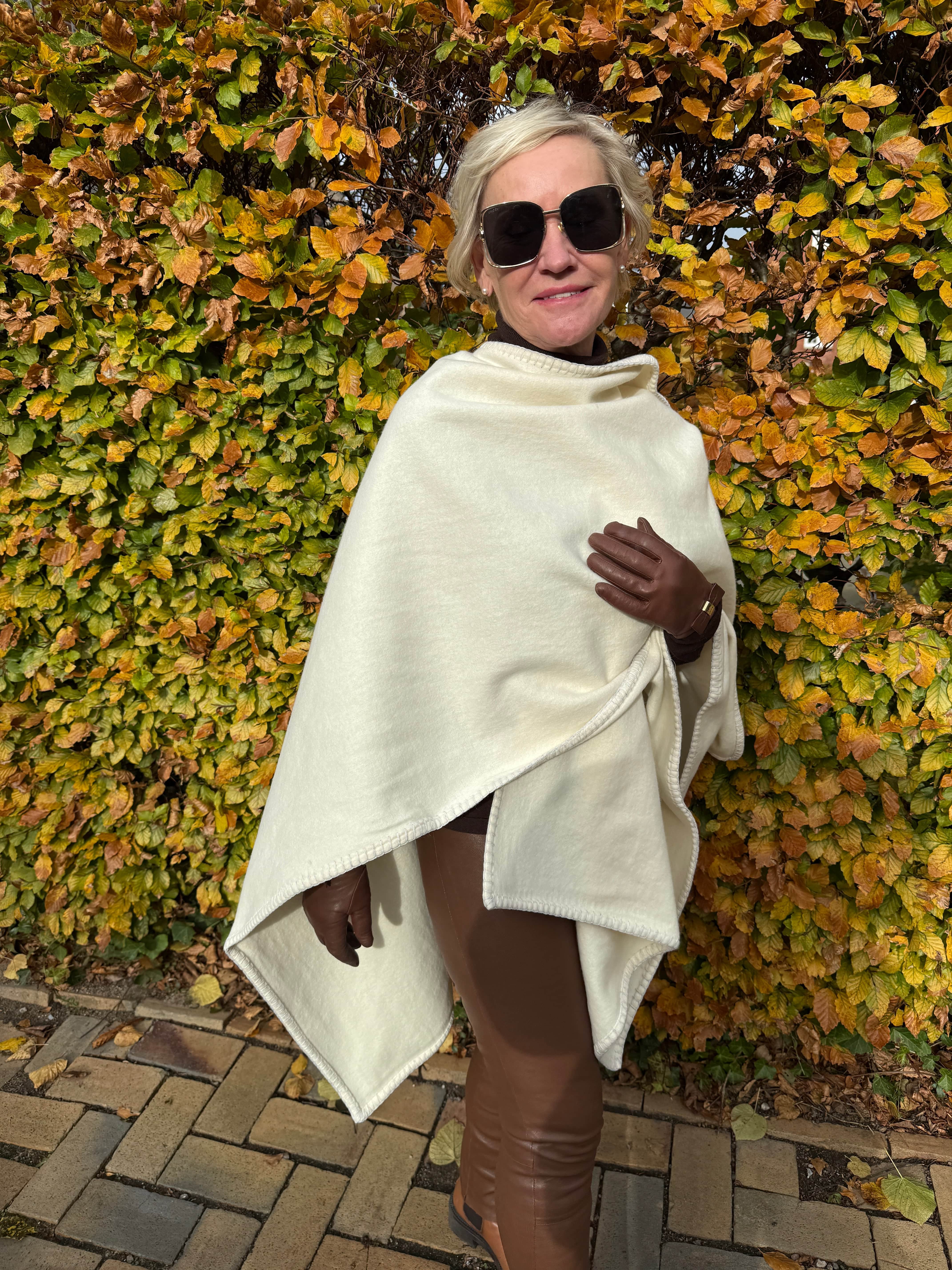 Poncho i 100% merinould - Off white Poncho Uldplaiden.dk