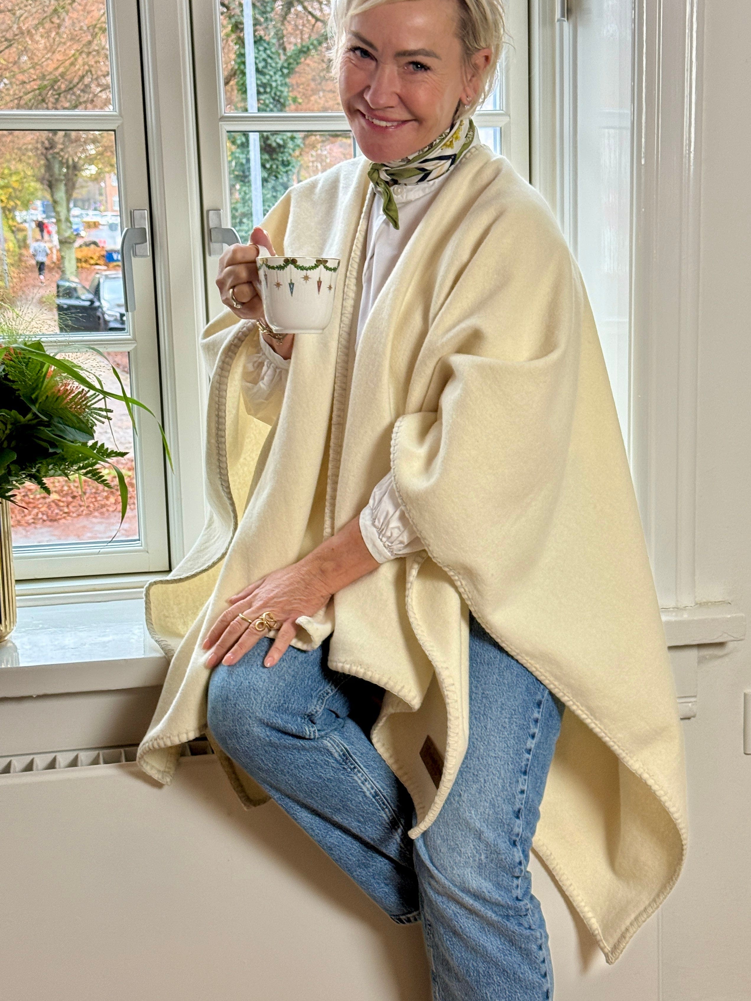 Poncho i 100% merinould - Off white Poncho Uldplaiden.dk