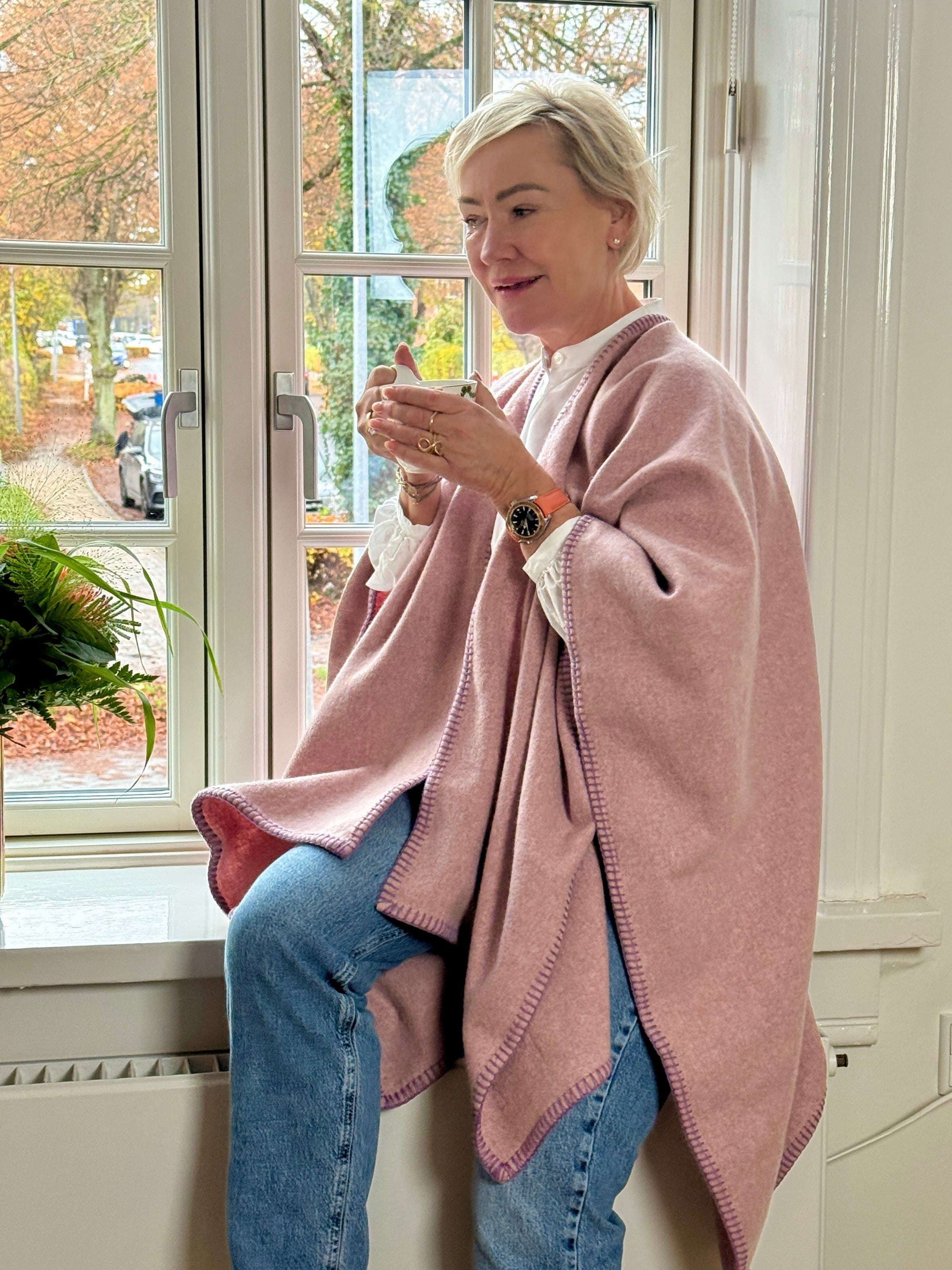 Poncho i 100% merinould - Rosa Poncho Uldplaiden.dk