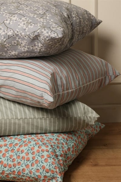 Pyntepude i blå m. lyserøde striber Pyntepude Uldplaiden.dk