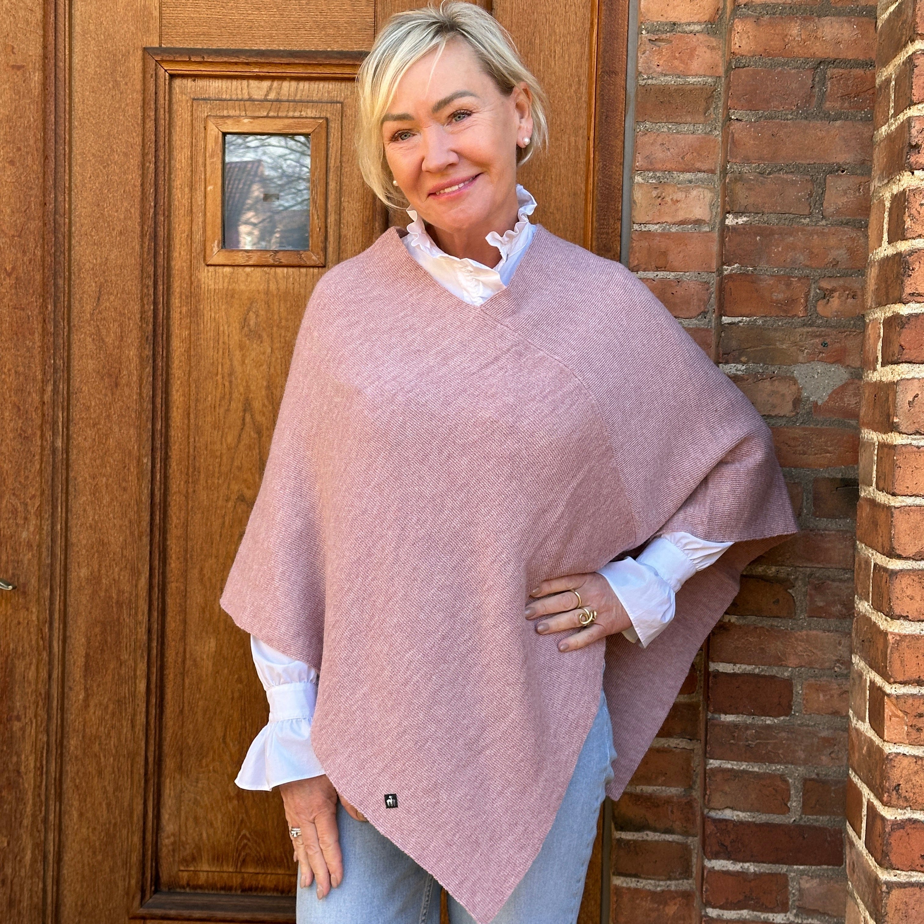 Poncho i 100% Baby alpaca uld - Rosa Poncho Uldplaiden