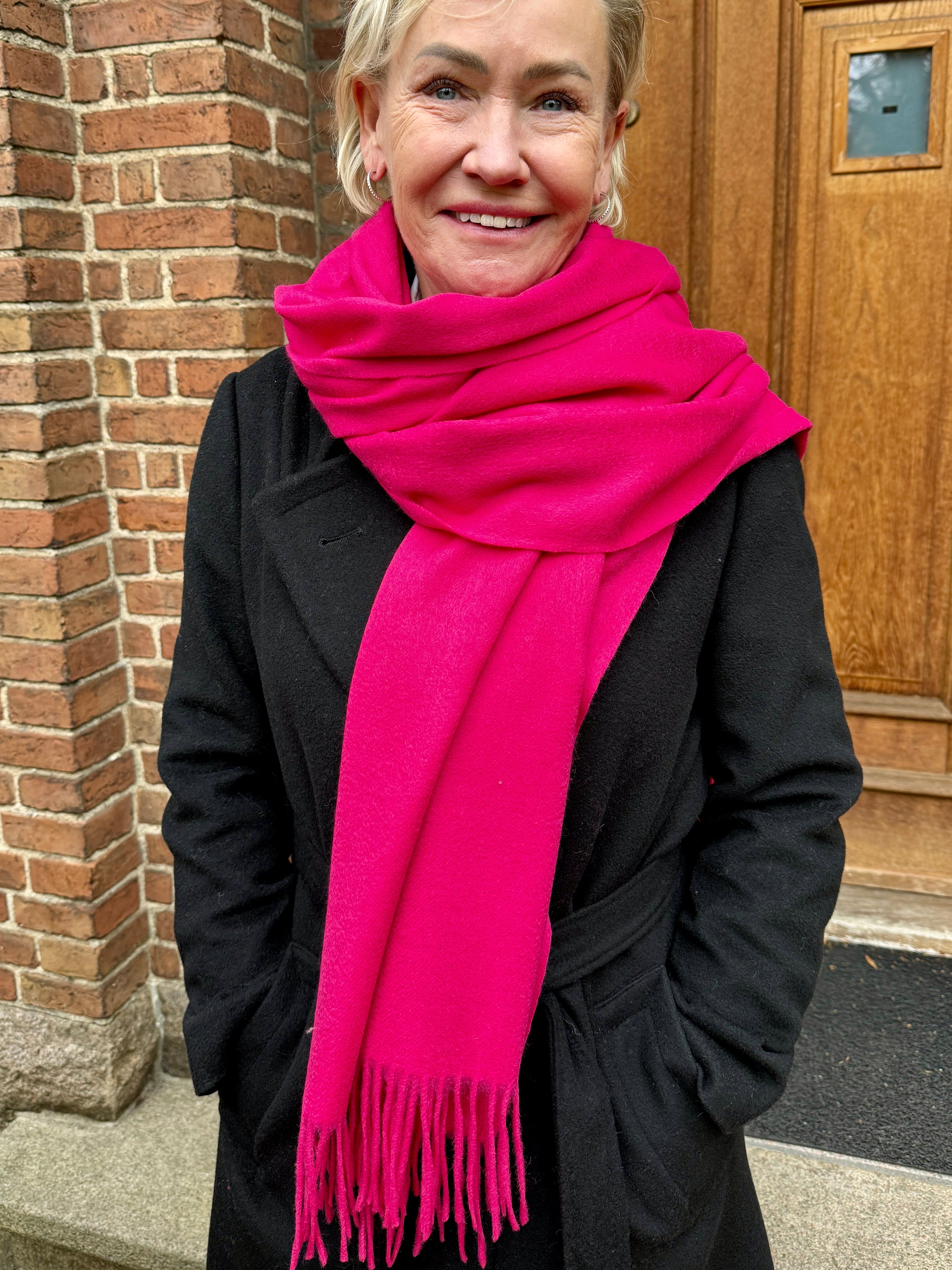 Sjal i 100% Merinould - Mørk cerise (70x200 cm) Tørklæder og sjaler Uldplaiden