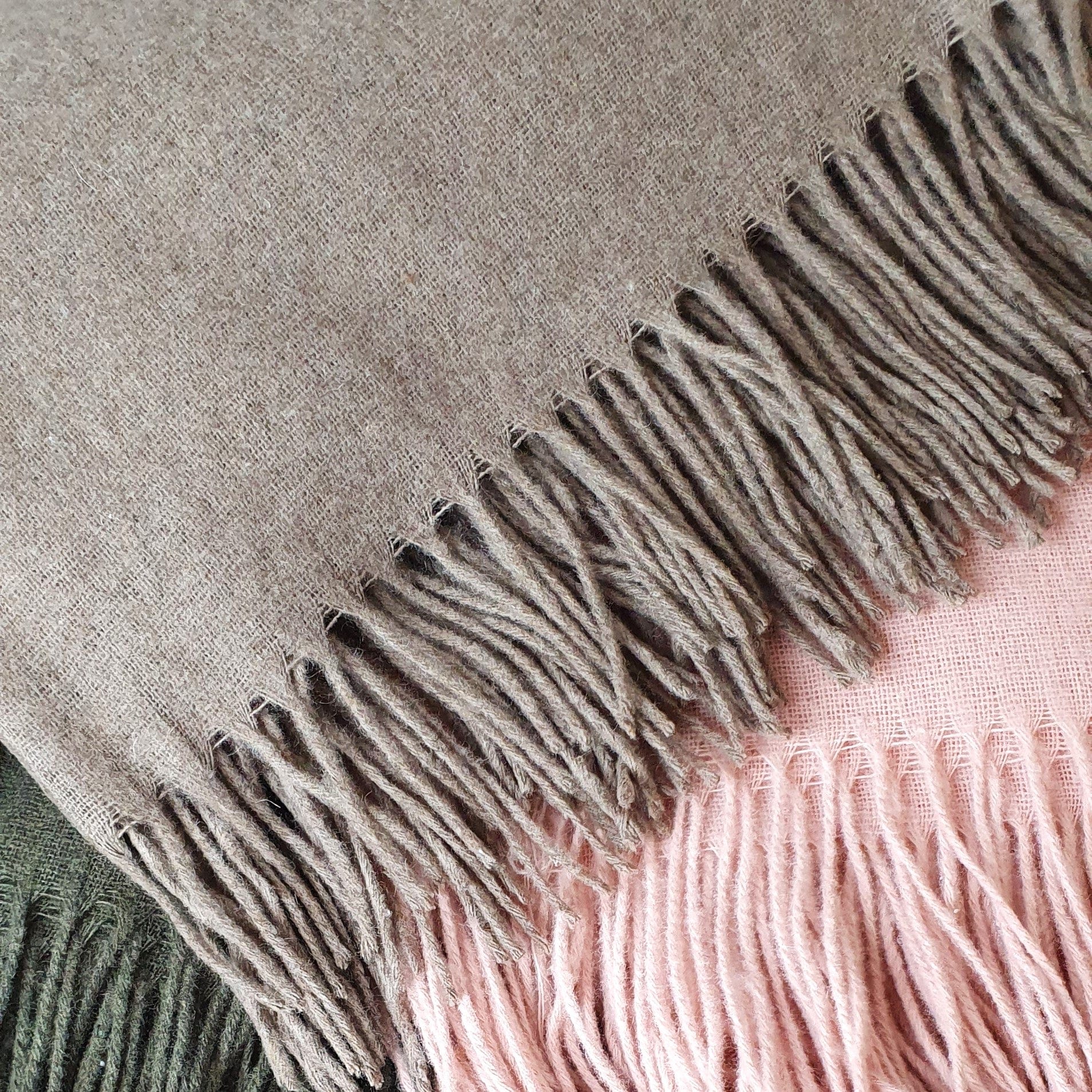 Plaid i 20% Merinould - Muldvarpefarvet (140x200 cm) Uldplaid Uldplaiden