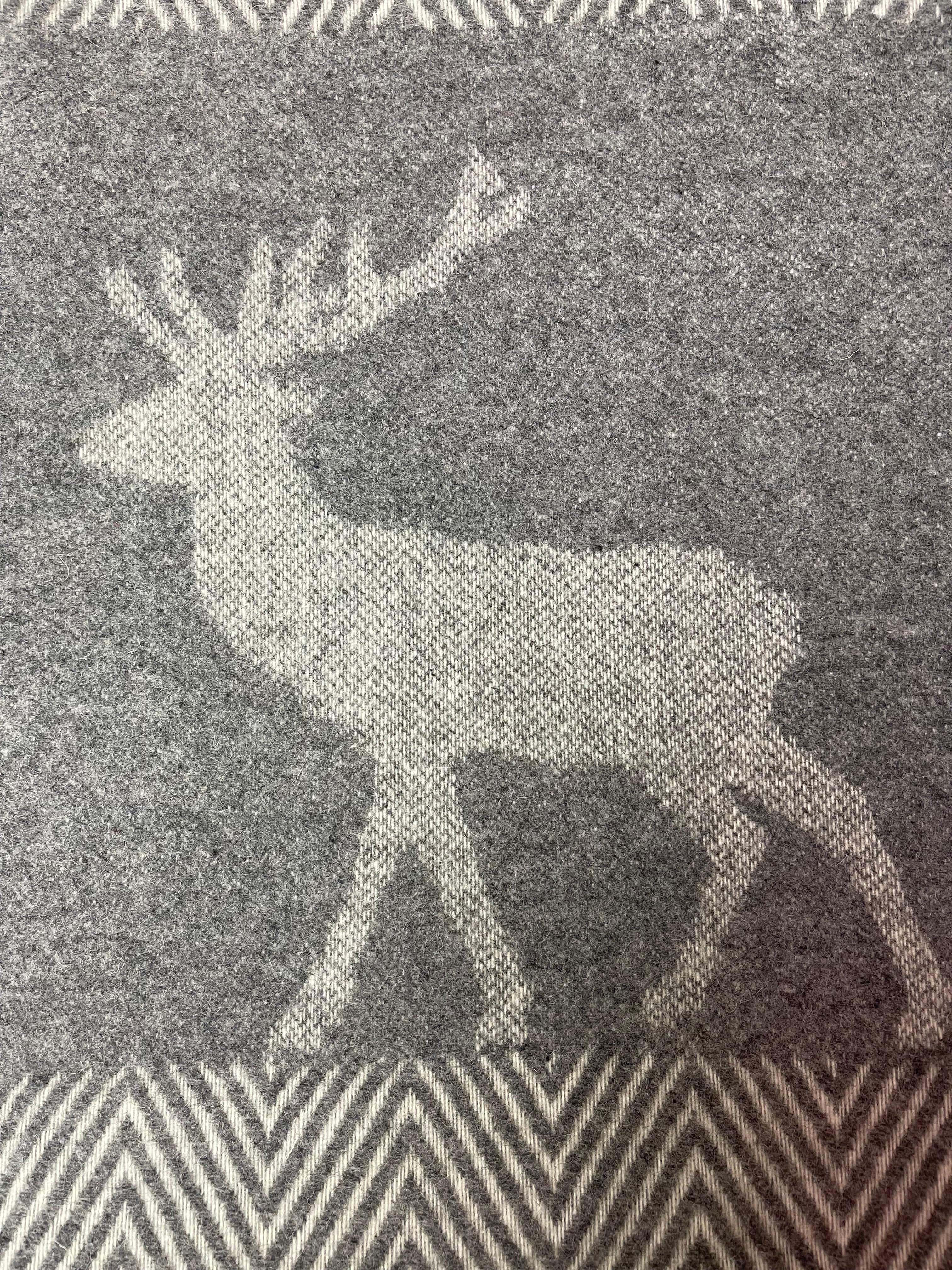 Plaid med Julemotiv "Rensdyr" 140 x x200 cm - Grå Uldplaid Uldplaiden