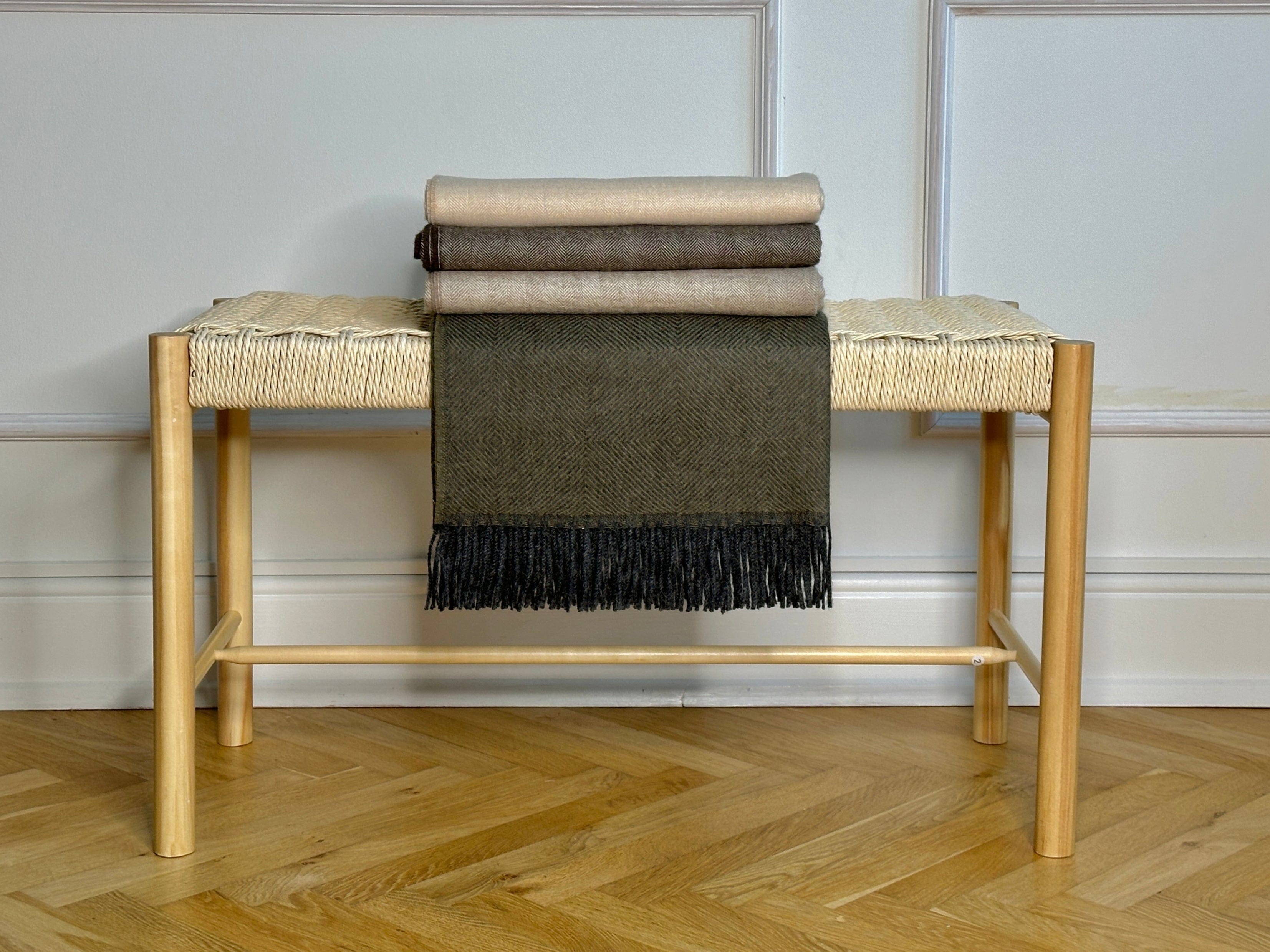 Uldplaid i 100% baby alpaca uld - beige eco m. sildebensmønster Uldplaid Uldplaiden