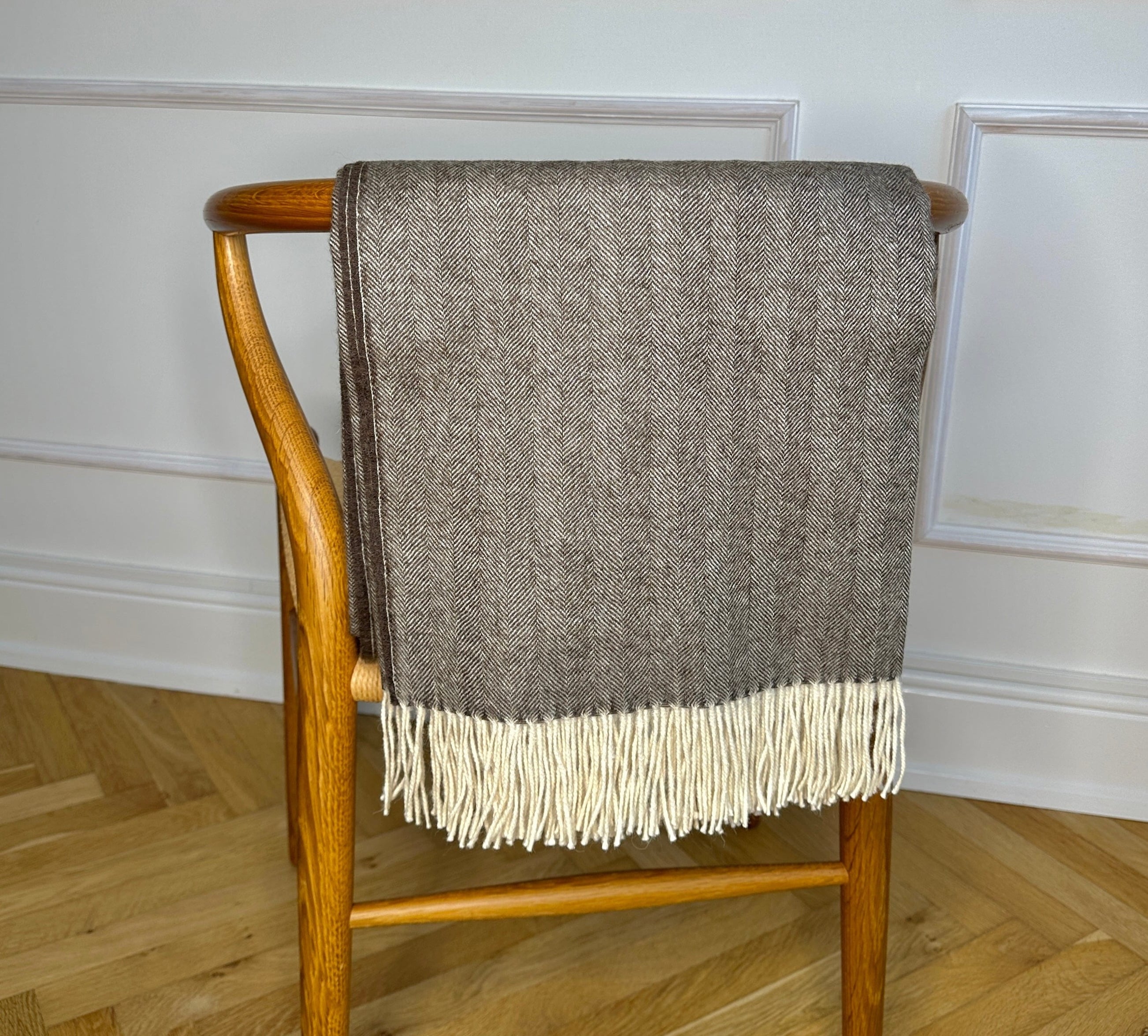Uldplaid i 100% baby alpaca uld - lys brun m. sildebensmønster Uldplaid Uldplaiden