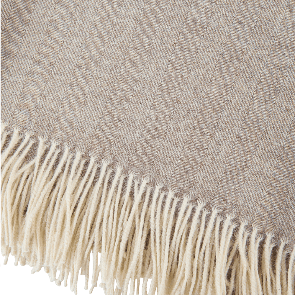 Uldplaid i 100% baby alpaca uld - sand m. sildebensmønster Uldplaid Uldplaiden