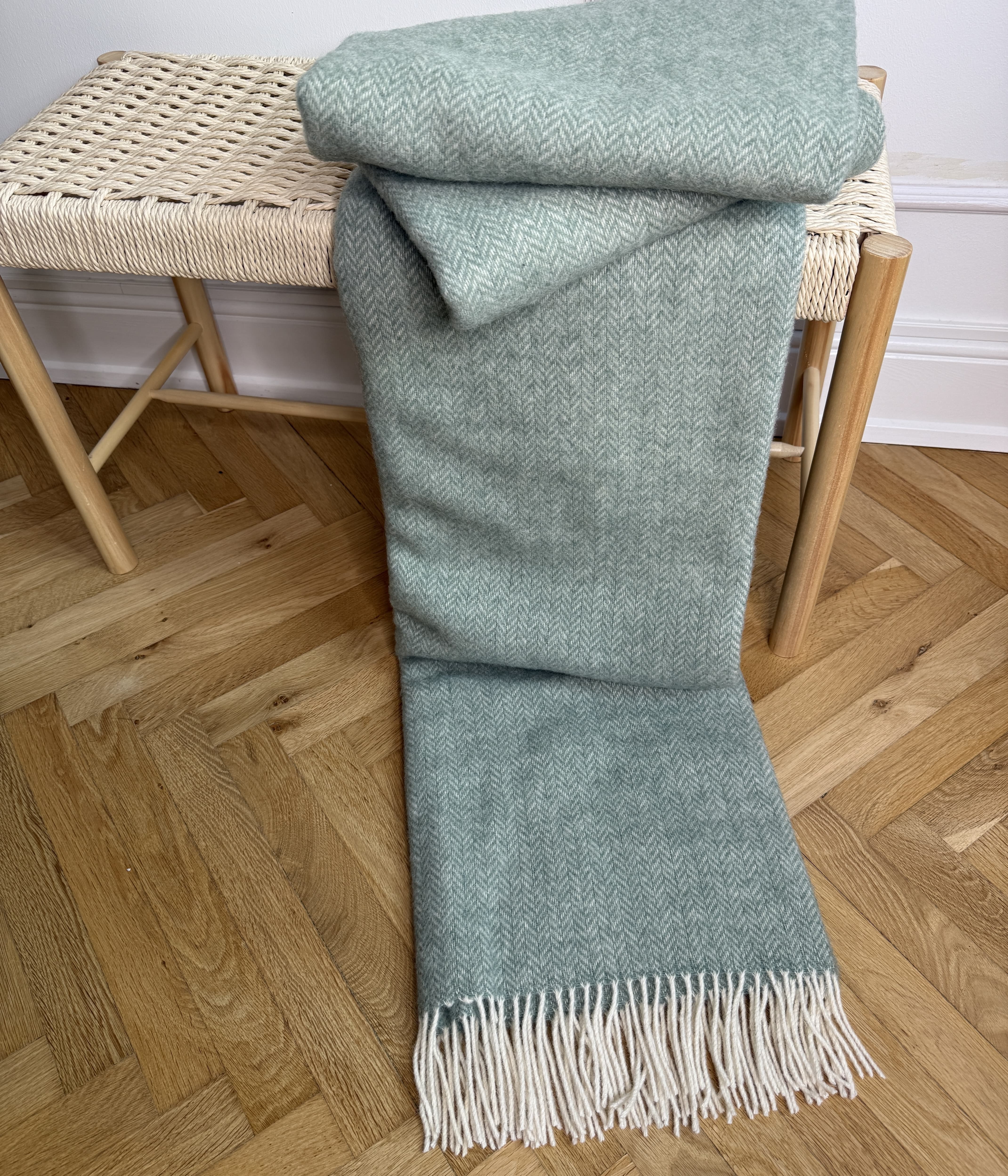 Uldplaid i 100% newzealandsk uld - Smoked green m. sildebensmønster Uldplaid Uldplaiden