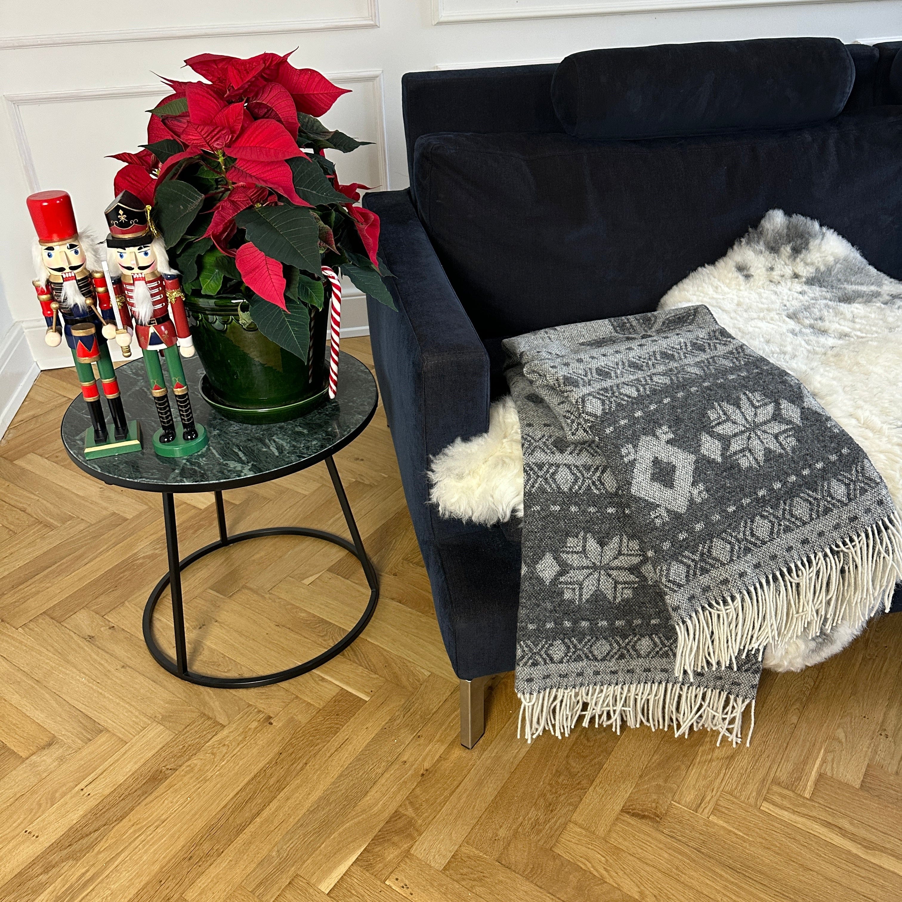 Uldplaid i 100% uld - Mørk grå m. vintermotiv (140x200 cm) Uldplaid Uldplaiden