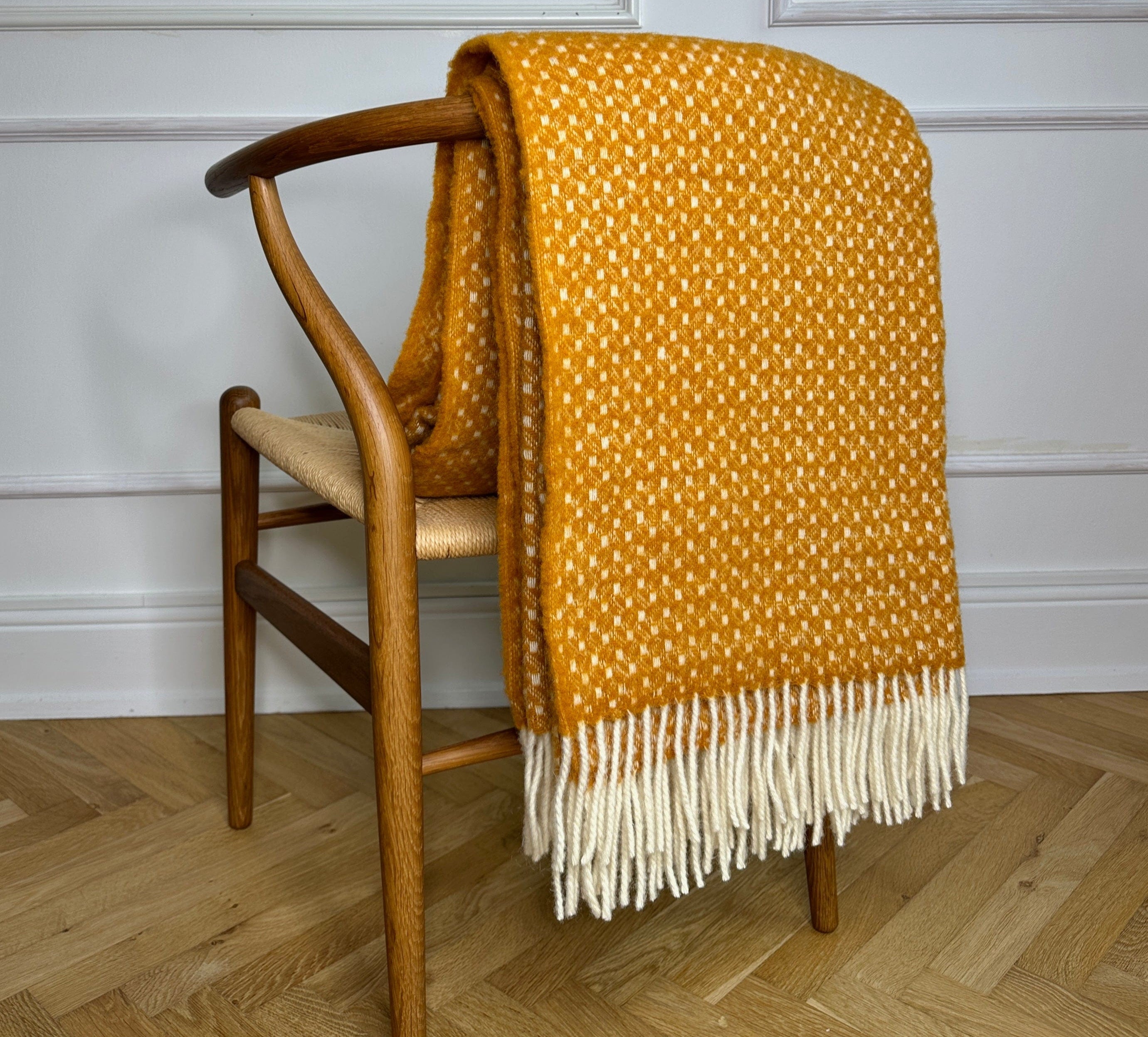 Uldplaid i 100% uld - Mustard m. mønster (140x200 cm) Uldplaid Uldplaiden
