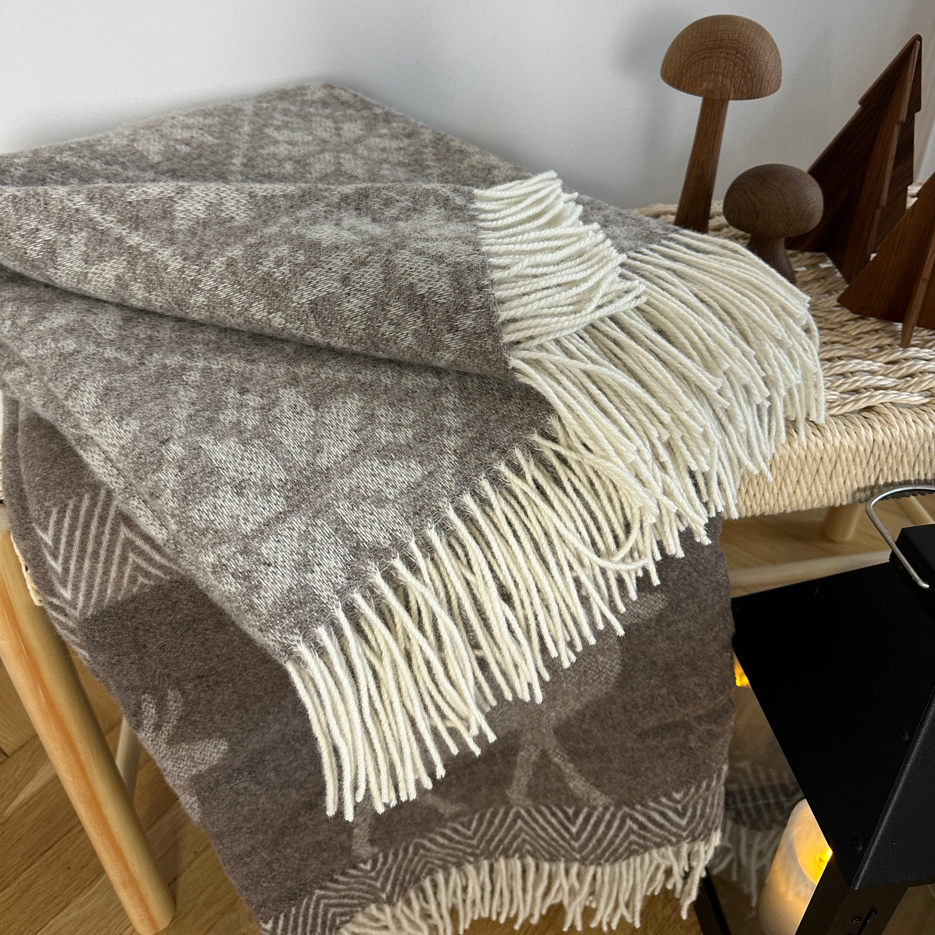 Uldplaid i 100% uld - Natur m. snefnug (140x200 cm) Uldplaid Uldplaiden