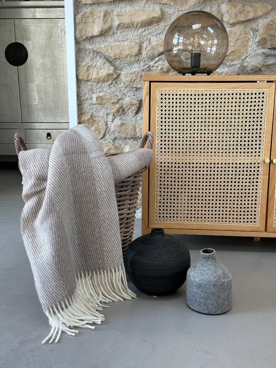 Uldplaid i 100% uld - natur/Silver m. Sildebensmønster Uldplaid Uldplaiden