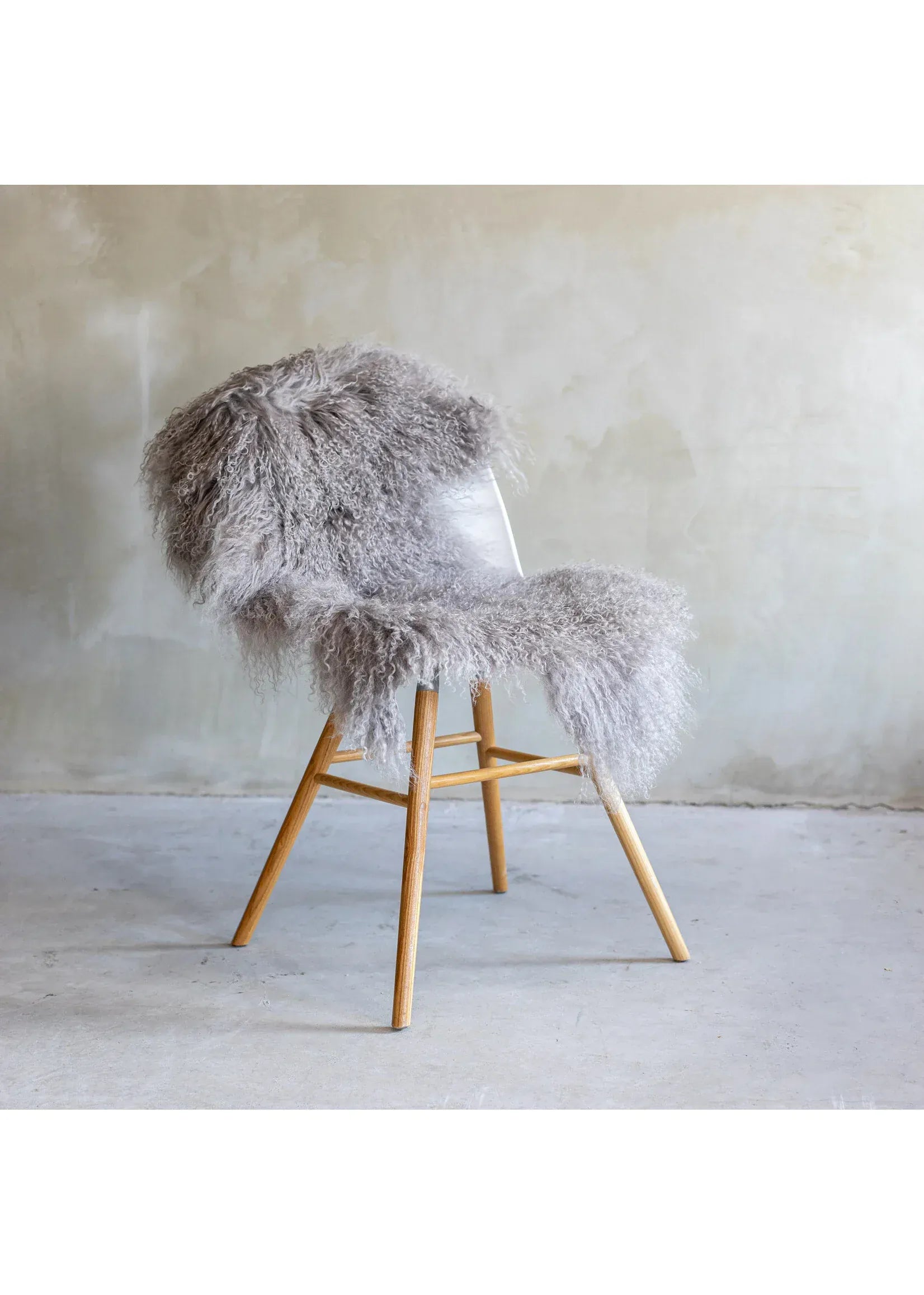 Korthåret lammeskind - Taupe Uldplaiden.dk