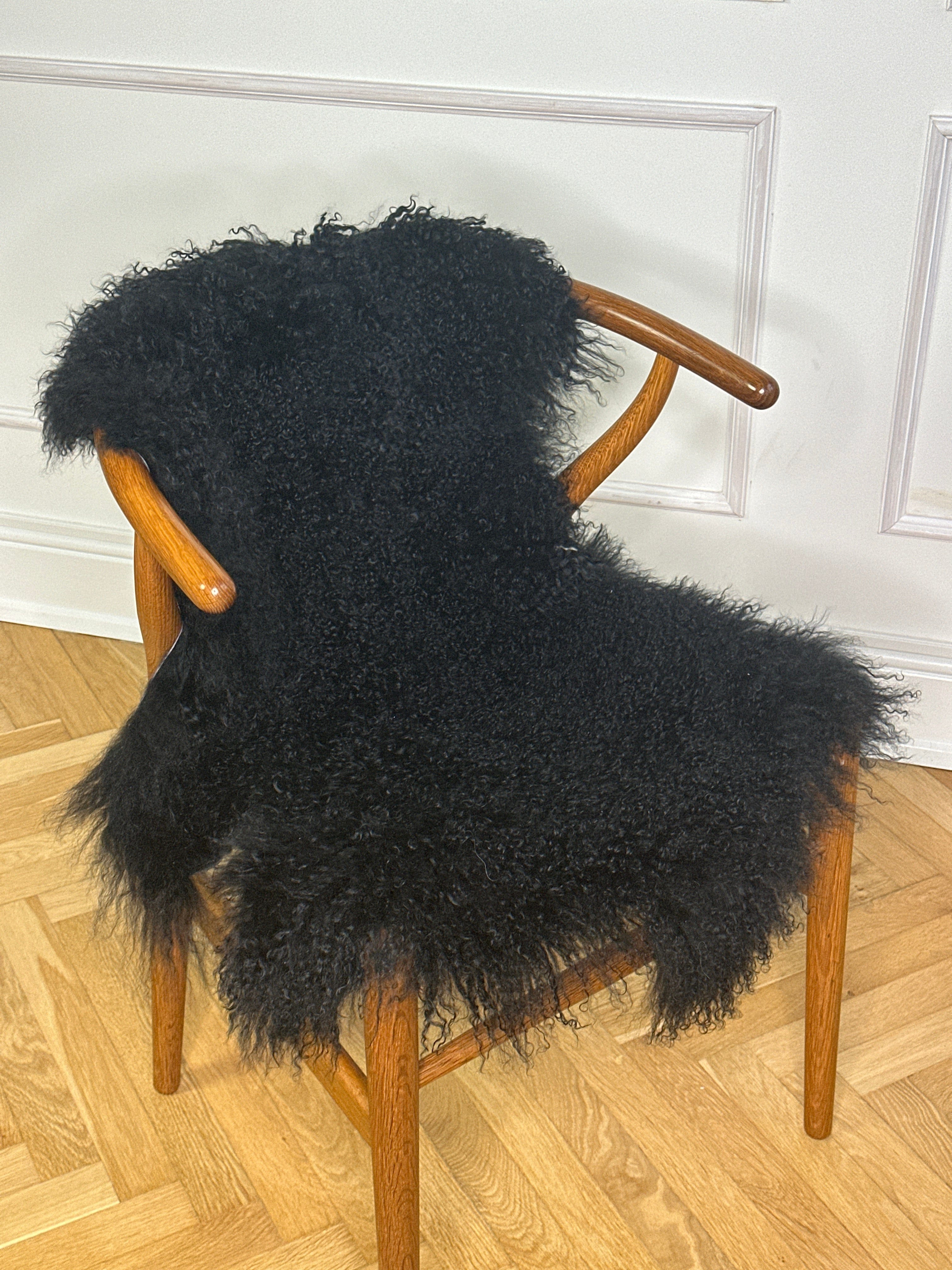 Langhåret lammeskind - Sort Uldplaiden.dk