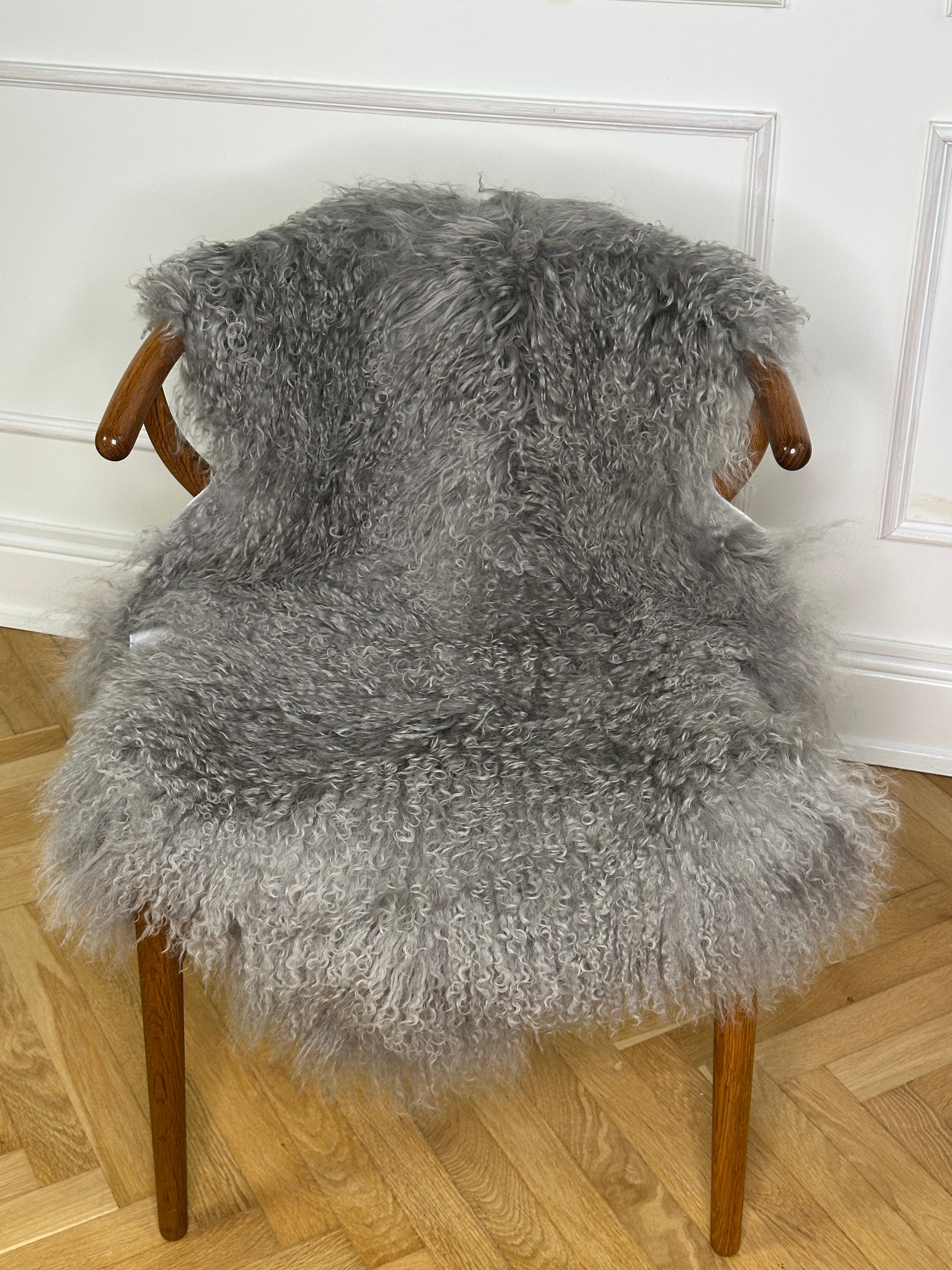 Langhåret lammeskind - Taupe Uldplaiden.dk