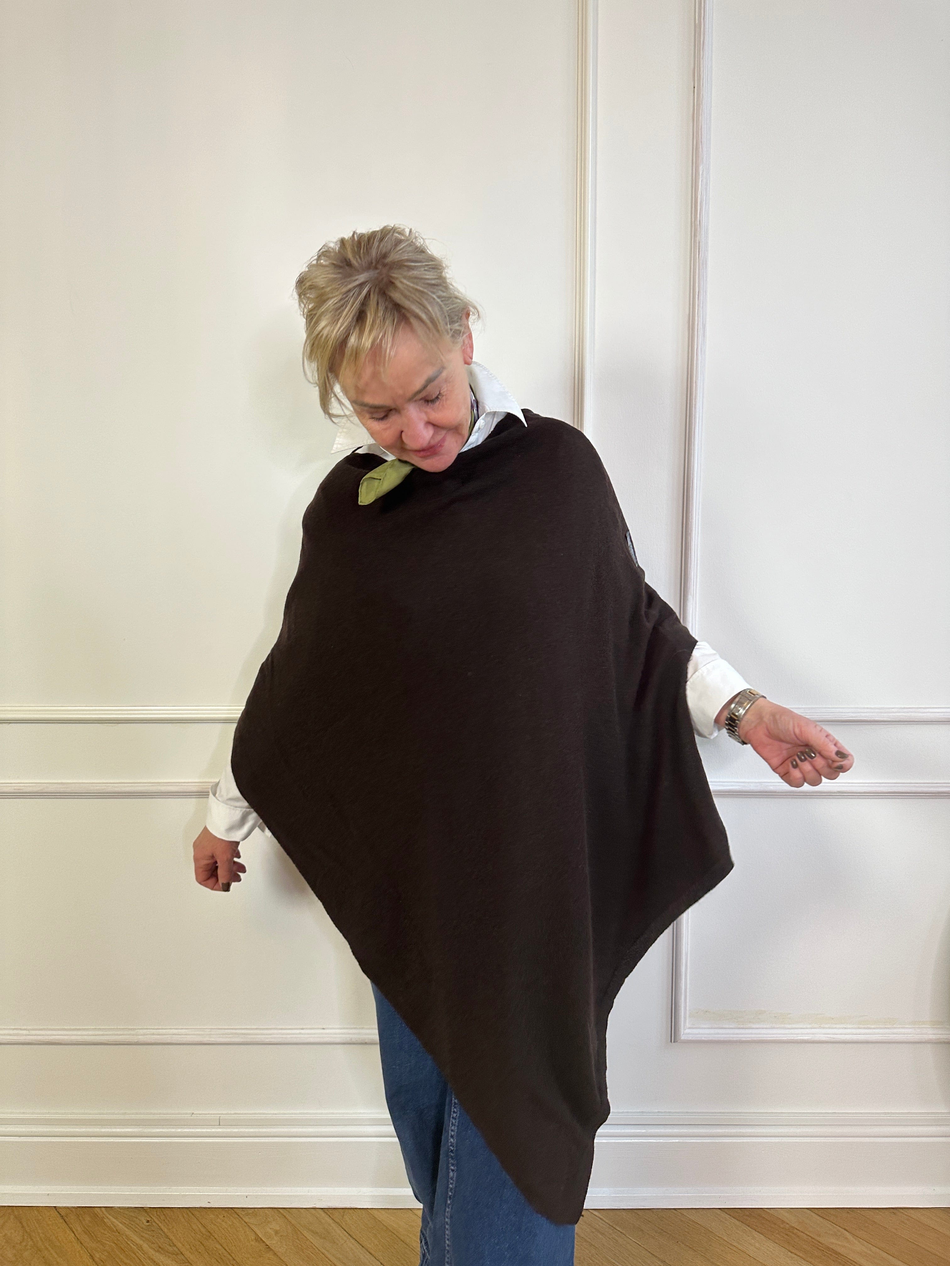 Poncho i 10% cashmere - Brun large Uldplaiden.dk