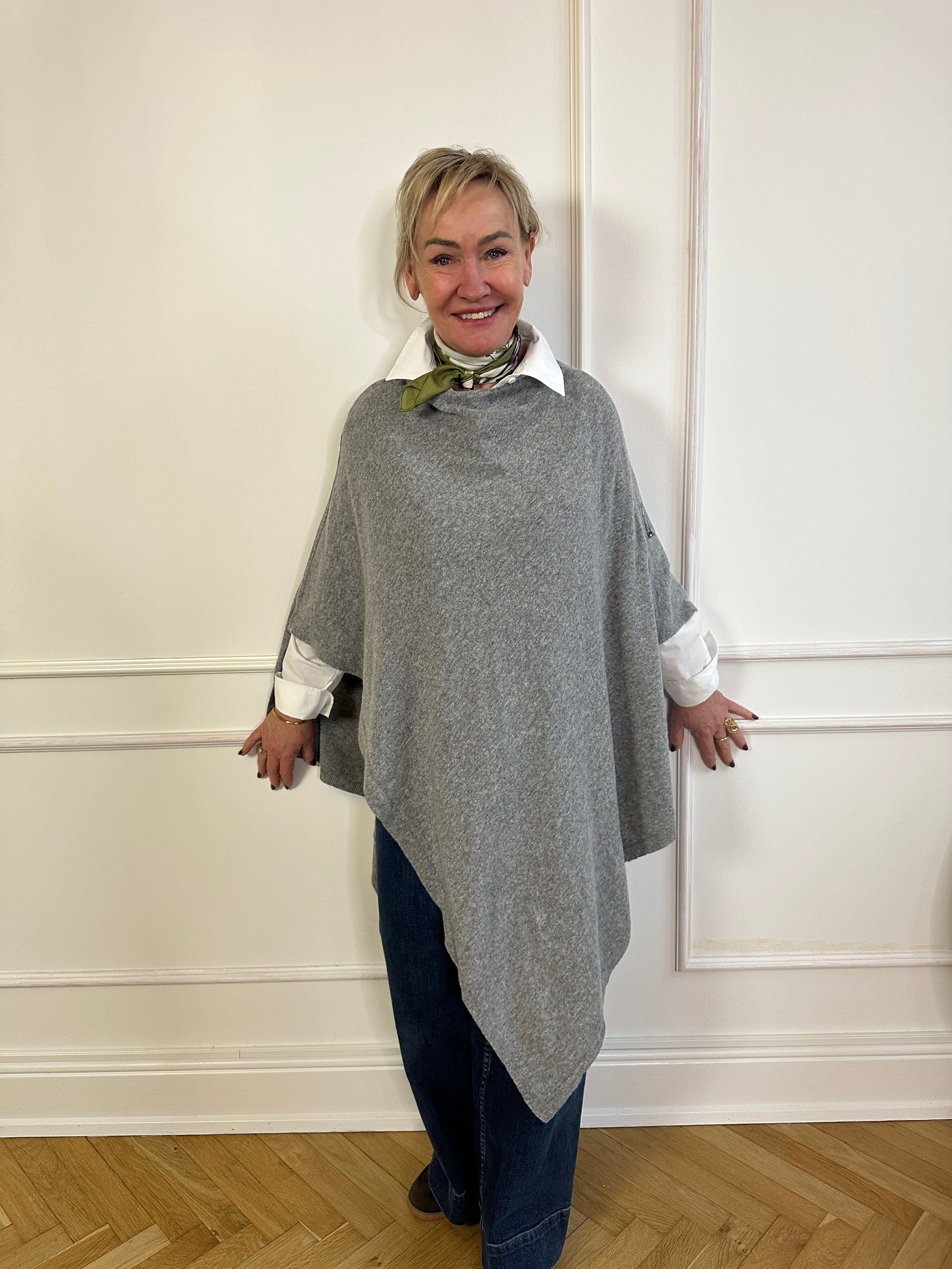 Poncho i 10% cashmere - Grå Large Uldplaiden.dk