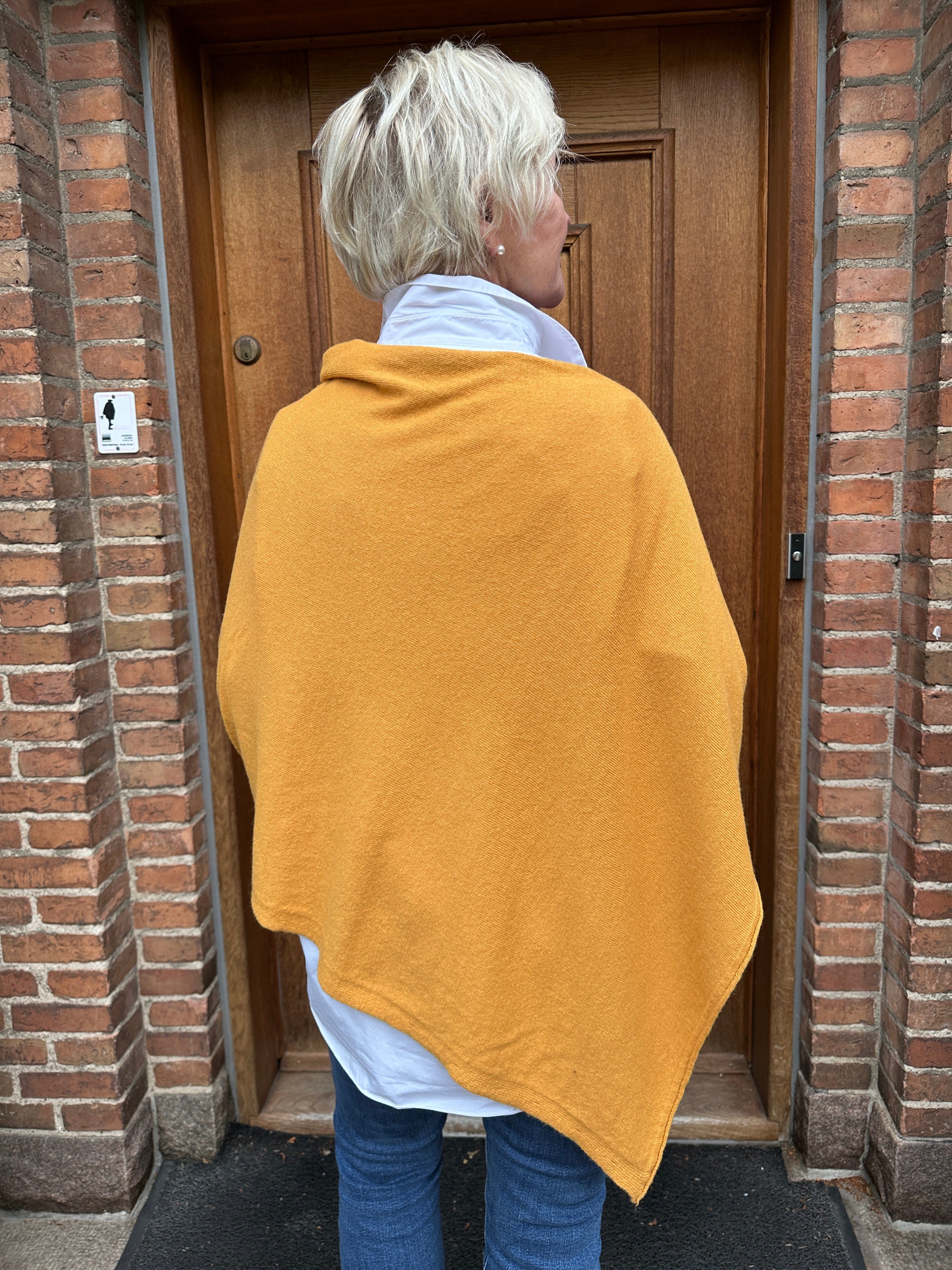 Poncho i 10% Cashmere - Mustard Uldplaiden.dk