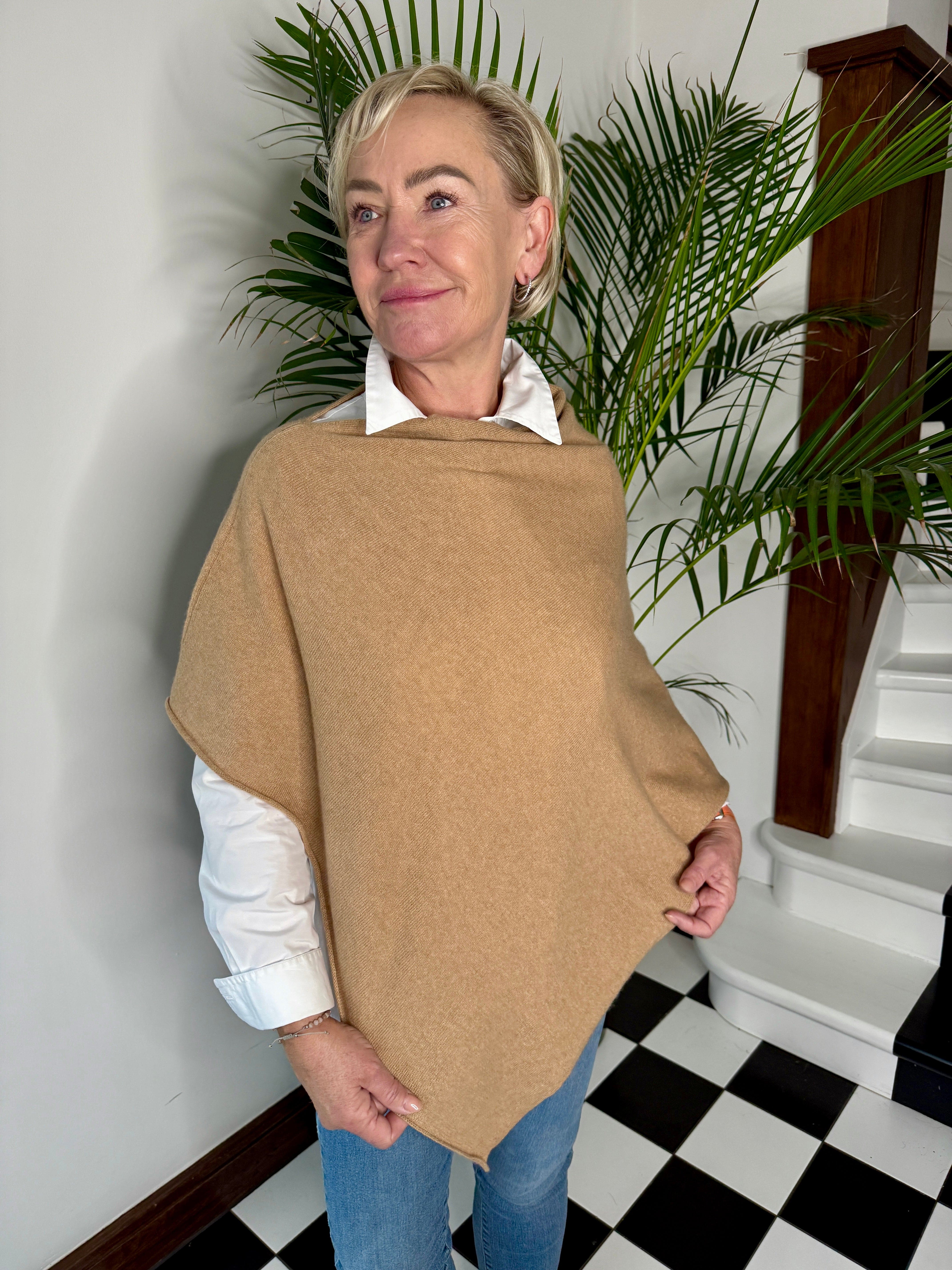 Poncho i 100% cashmere - Camel Uldplaiden.dk