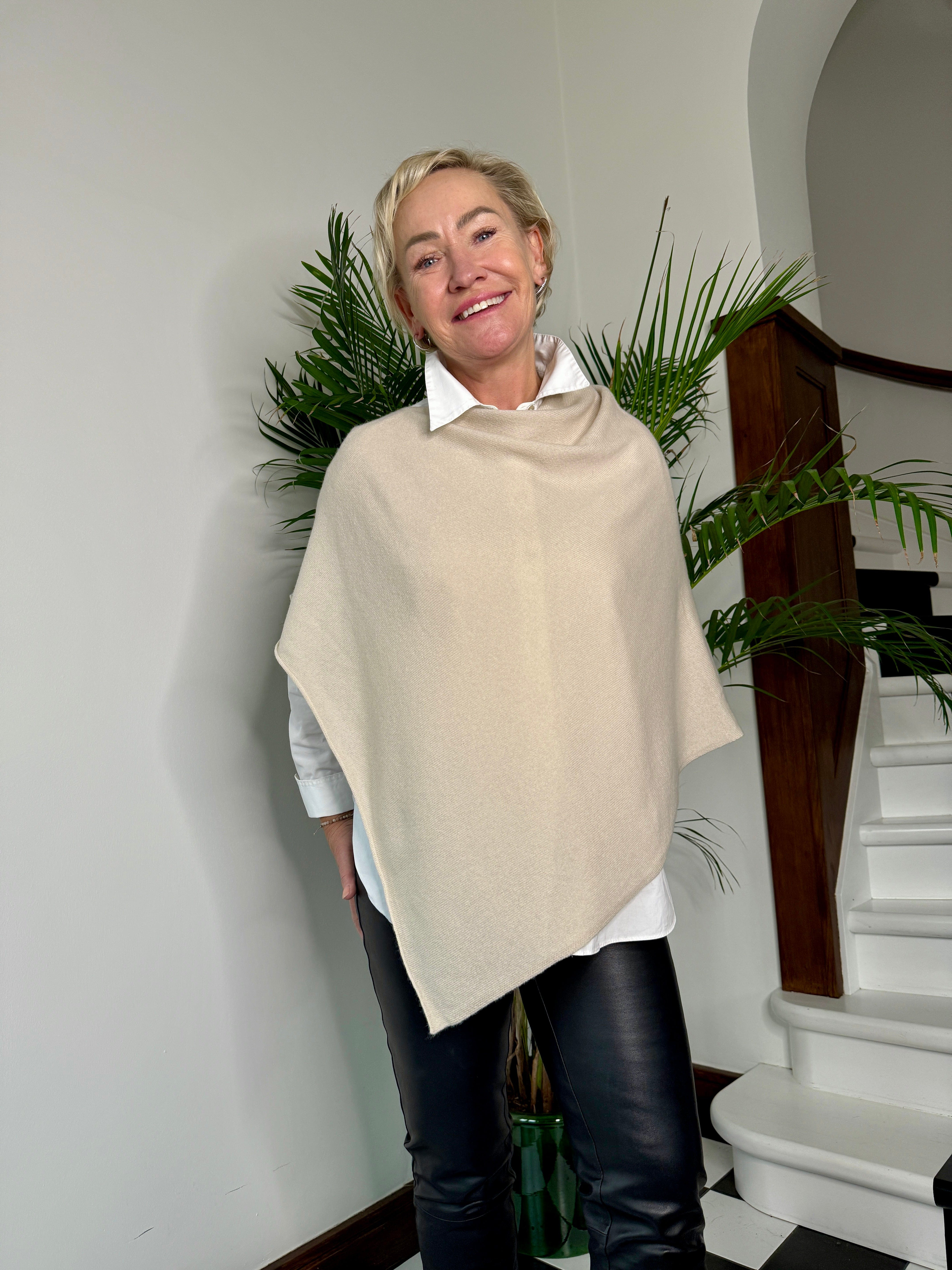 Poncho i 100% cashmere - Sandshell Uldplaiden.dk