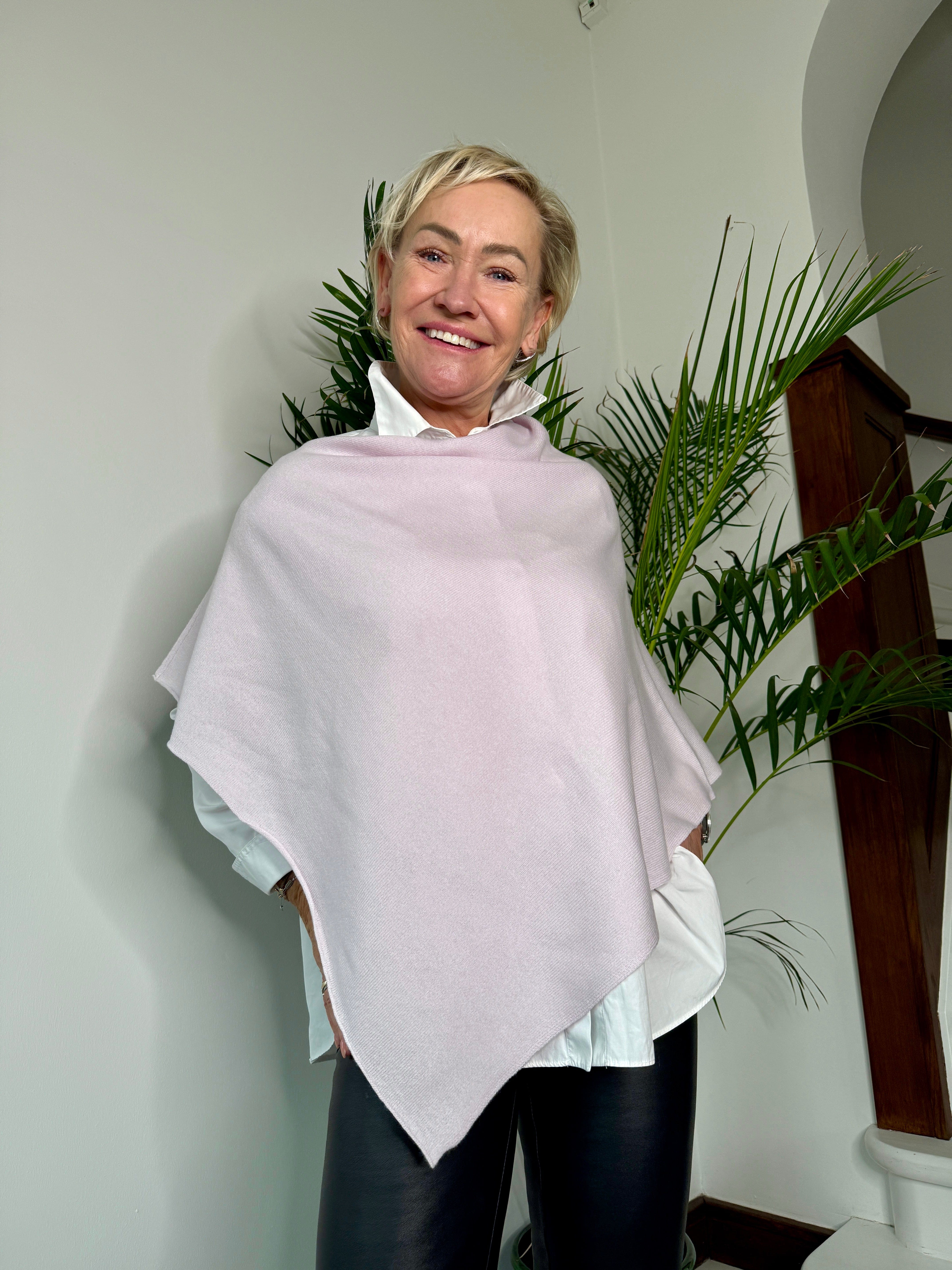 Poncho i 100% merinould - Rosa Uldplaiden.dk