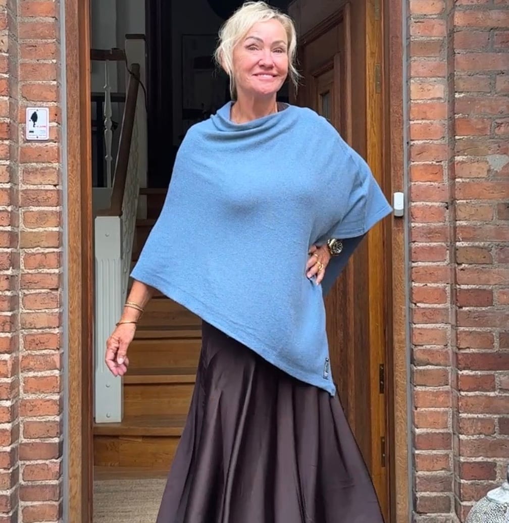 Poncho i 5% cashmere - Denimblå Uldplaiden.dk