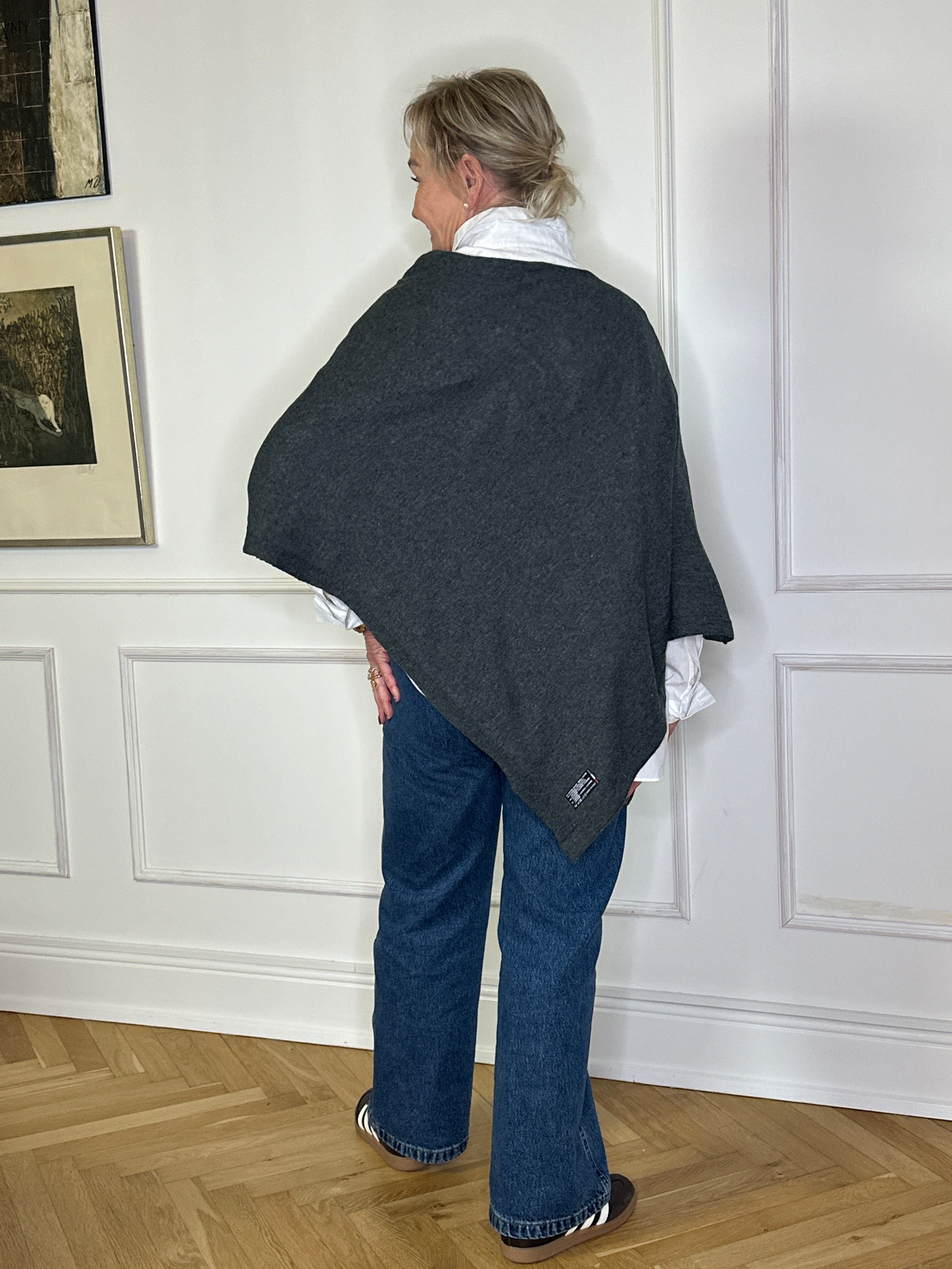 Poncho i 5% cashmere - grå Uldplaiden.dk