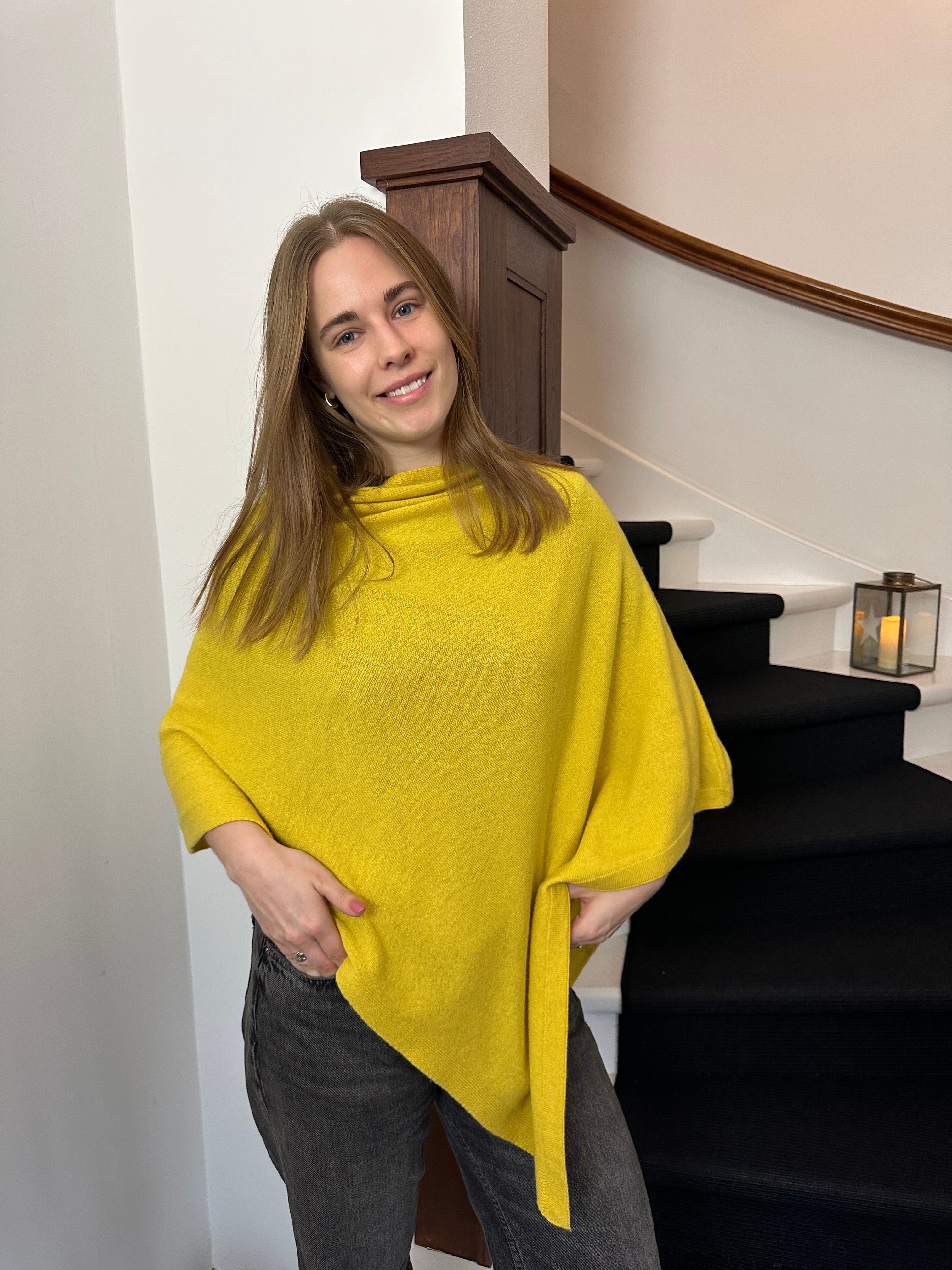 Poncho i 5% cashmere - Gul Uldplaiden.dk