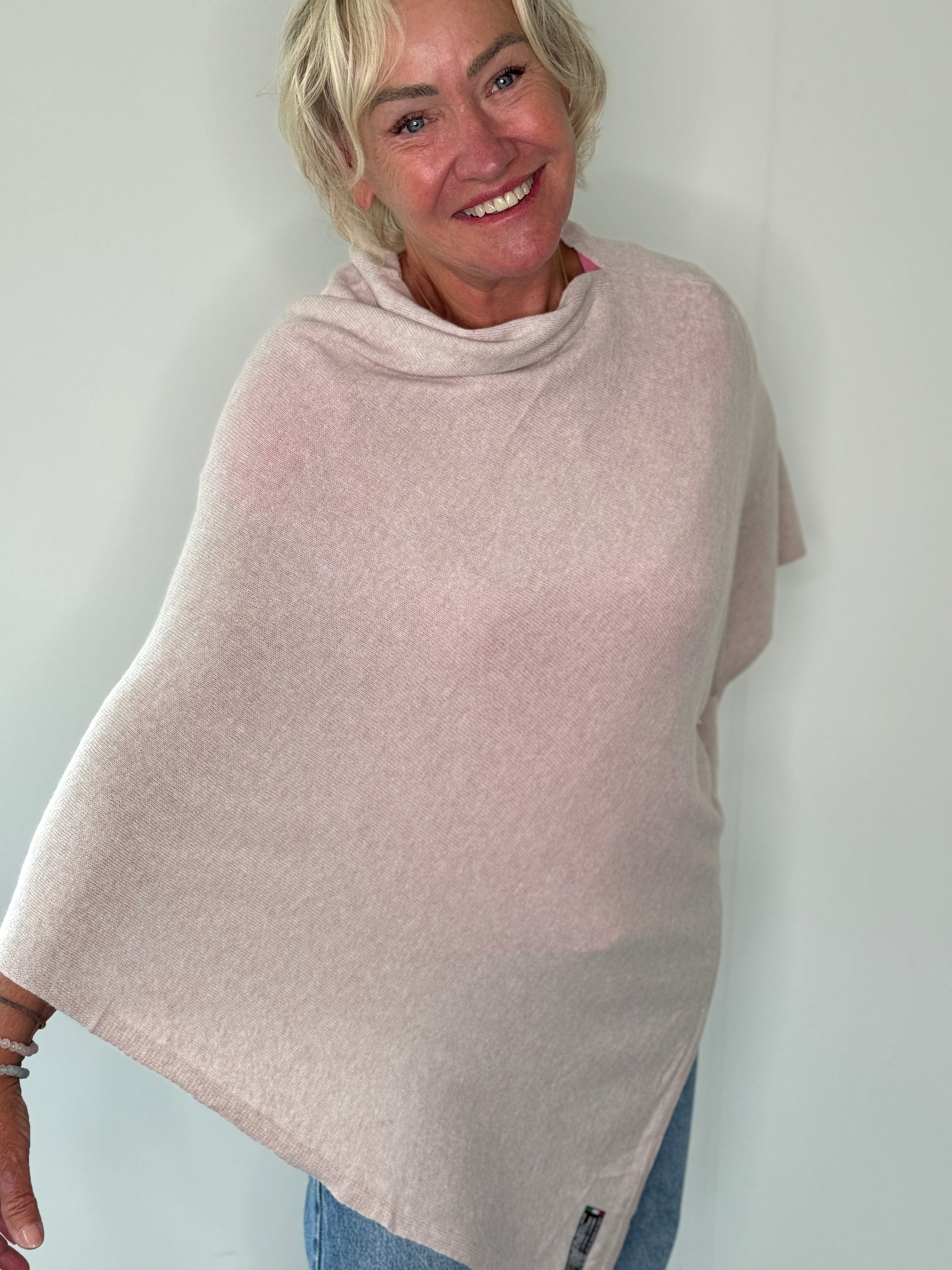Poncho i 5% cashmere - Lys rosa Uldplaiden.dk