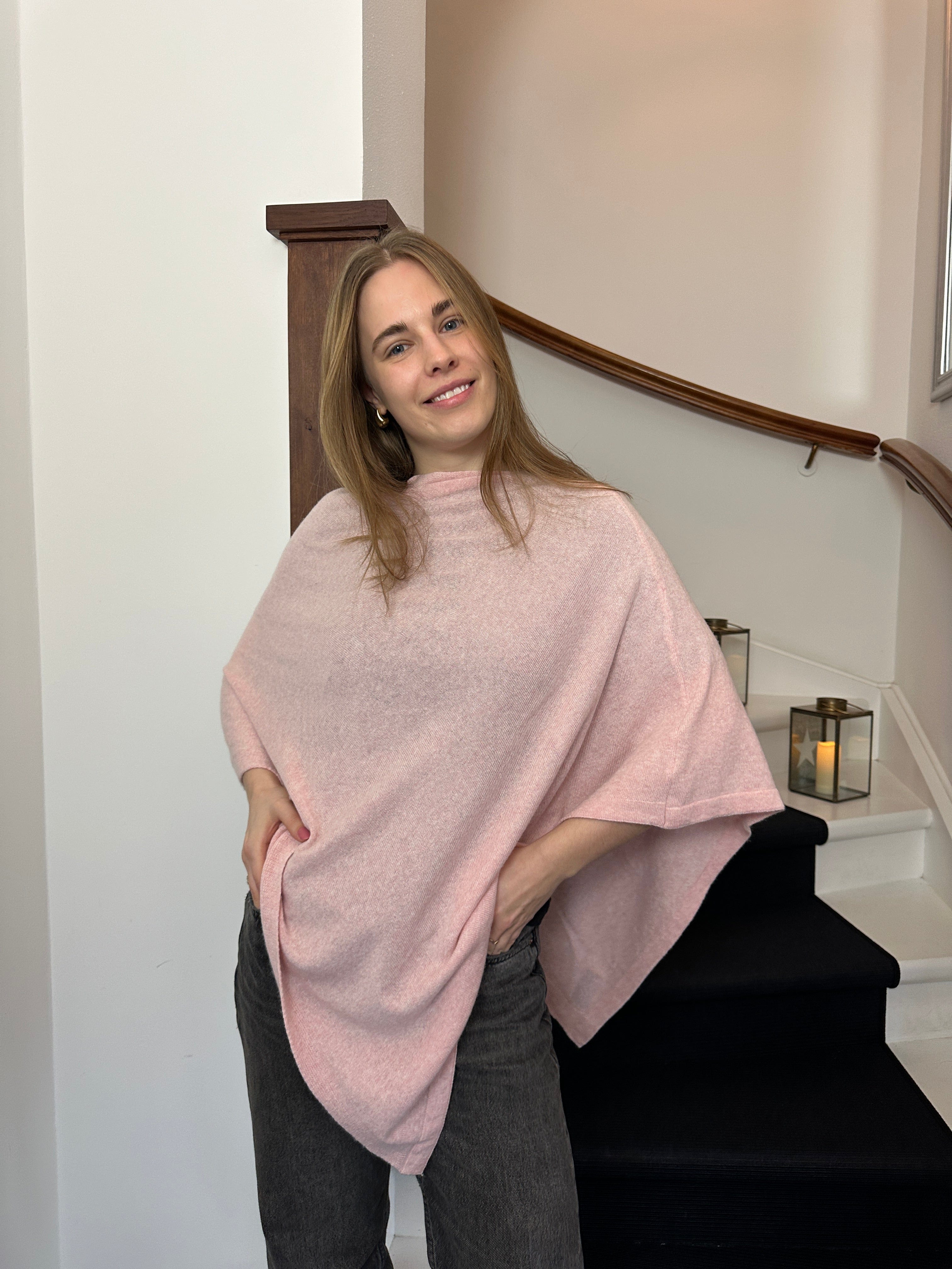 Poncho i 5% cashmere - Lys rosa Uldplaiden.dk