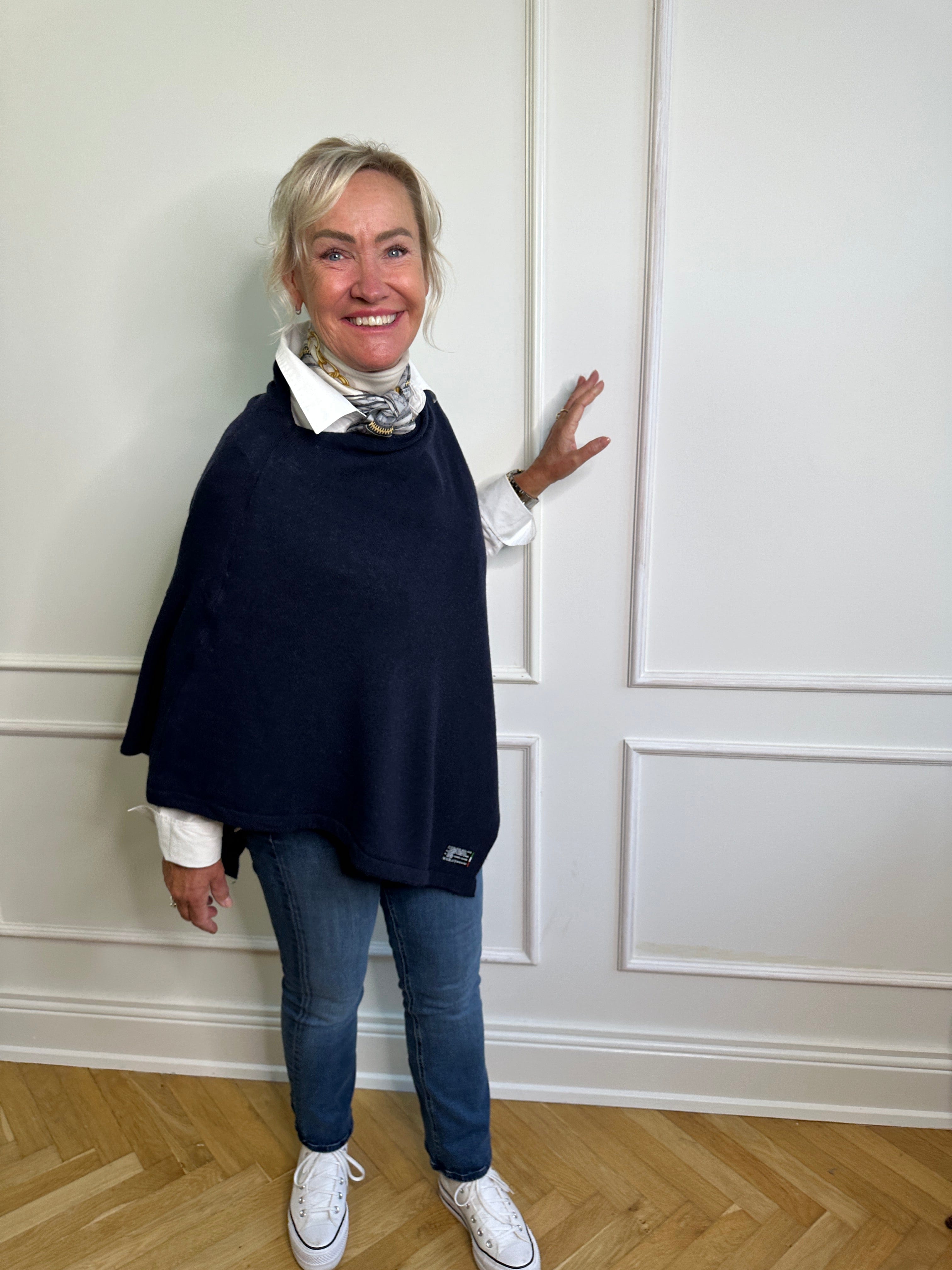 Poncho i 5% cashmere - Mørkeblå Uldplaiden.dk