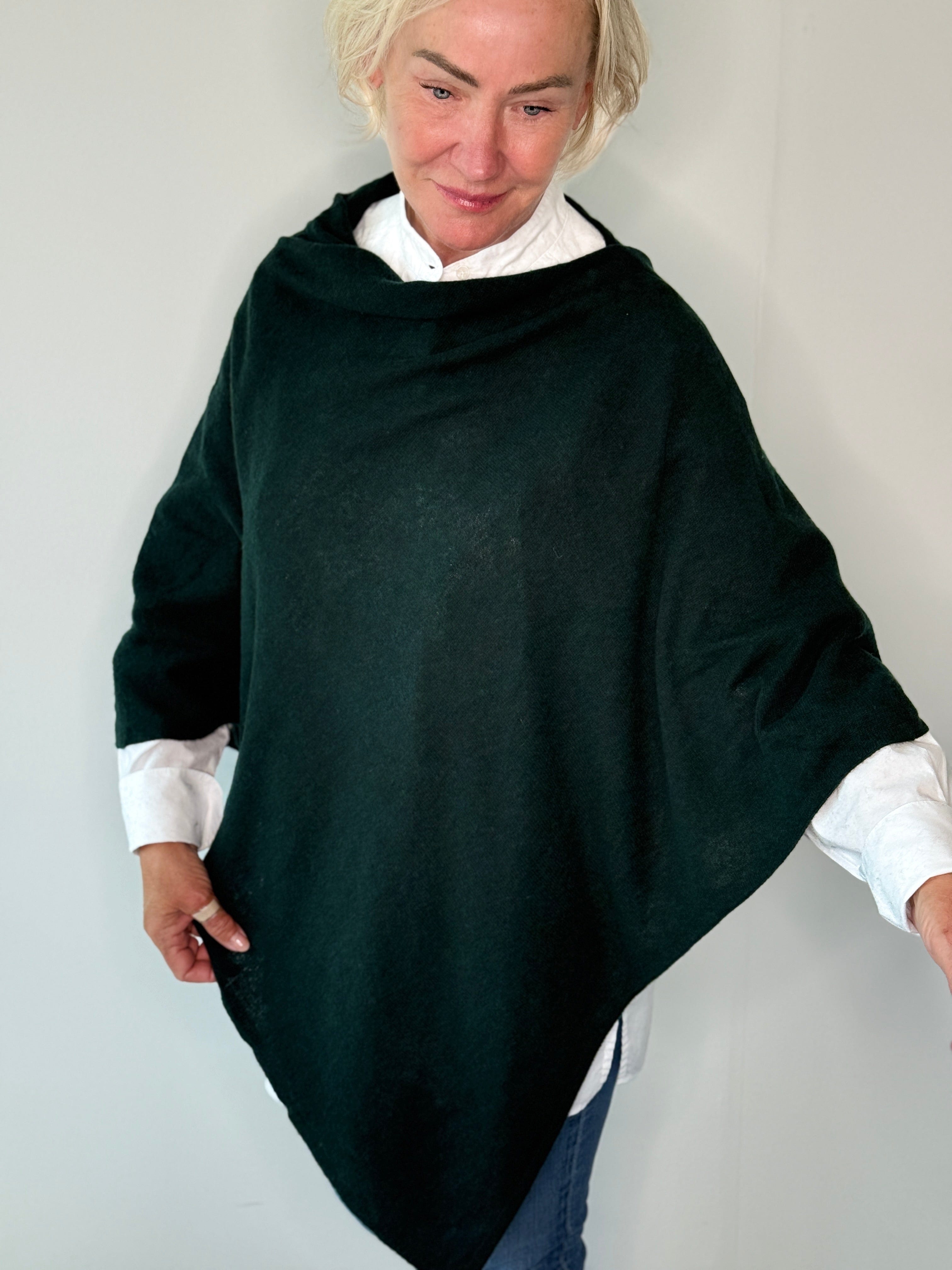 Poncho i 5% cashmere - Mørkegrøn Uldplaiden.dk