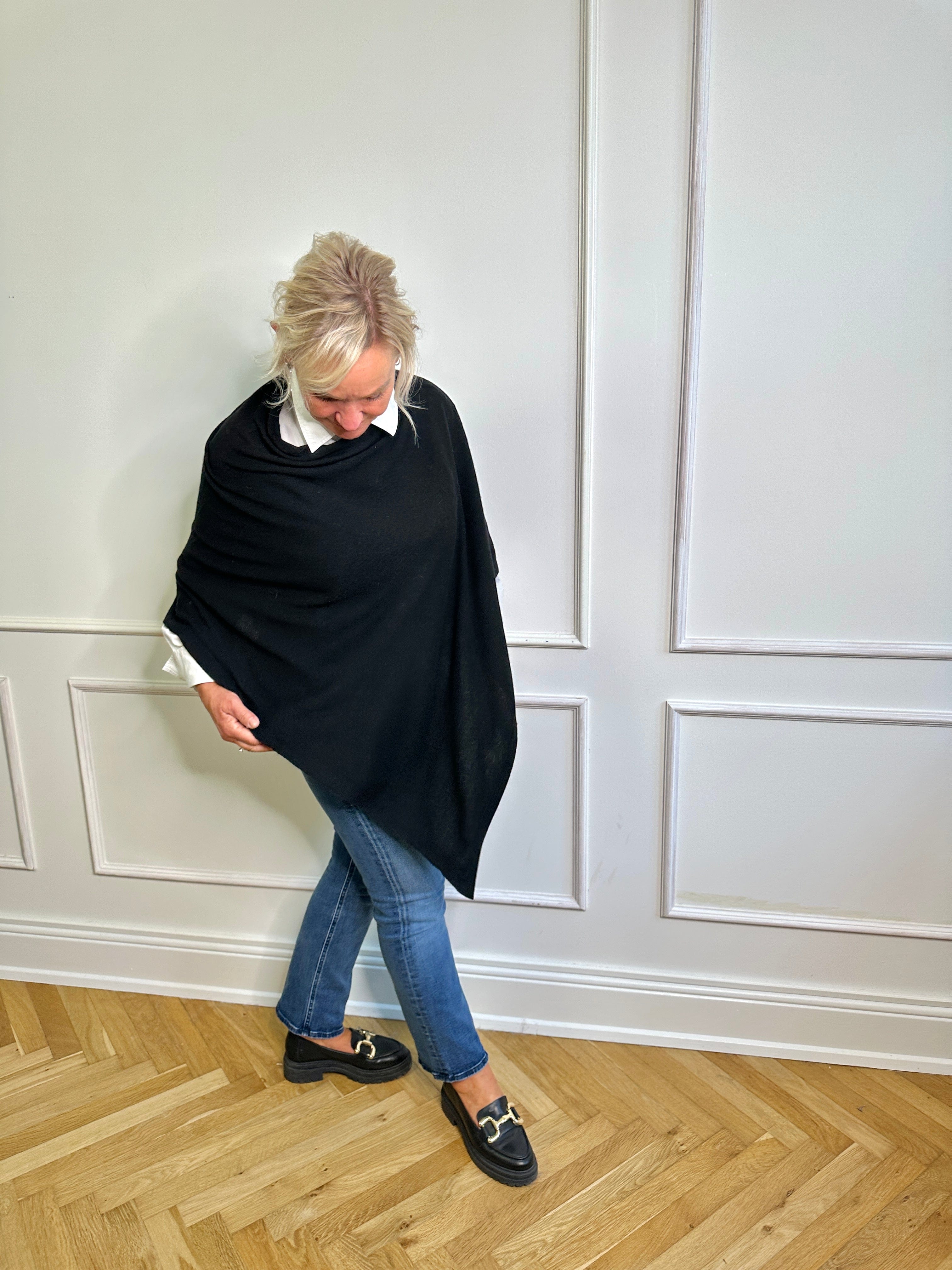 Poncho i 5% cashmere - Sort Uldplaiden.dk