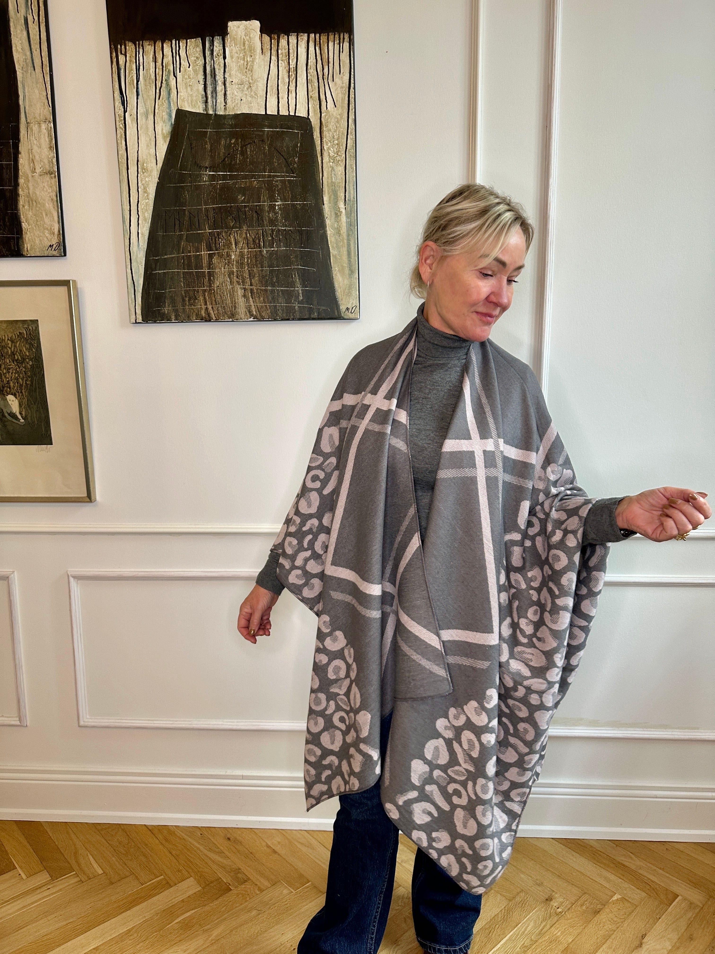 Poncho i blandet uld - Grå/rosa m. mønster Uldplaiden.dk